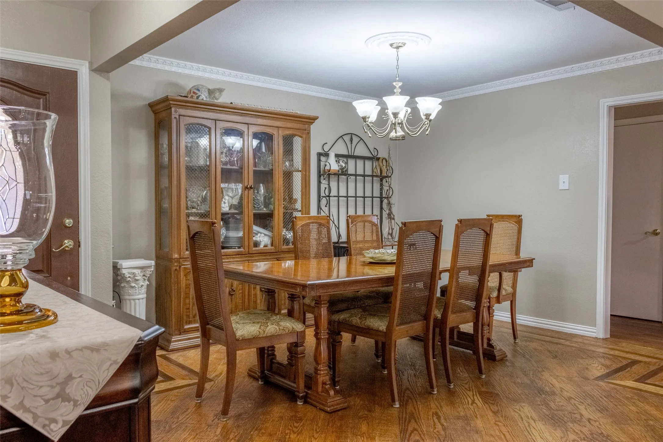 Single Family Residence For Sale in Dallas County , 315 Dow Ross Boulevard, Duncanville, Texas 75116, 3 Bedroom, 2 Bathroom, 2 Garage spaces, 1,538 Sqft, built in 1981, mls#21320216, Real Estate Agent in Duncanville, Homes For Sale in Dallas county, Homes For Sale in Duncanville, Realtor in Duncanville Texas, Real Estate Brokerage Independent Realty Texas, Luminita Cordes Realtor