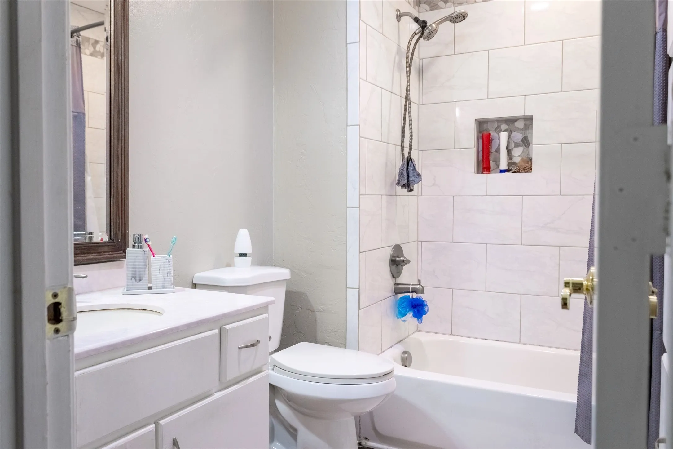 Single Family Residence For Sale in Dallas County , 315 Dow Ross Boulevard, Duncanville, Texas 75116, 3 Bedroom, 2 Bathroom, 2 Garage spaces, 1,538 Sqft, built in 1981, mls#21320216, Real Estate Agent in Duncanville, Homes For Sale in Dallas county, Homes For Sale in Duncanville, Realtor in Duncanville Texas, Real Estate Brokerage Independent Realty Texas, Luminita Cordes Realtor