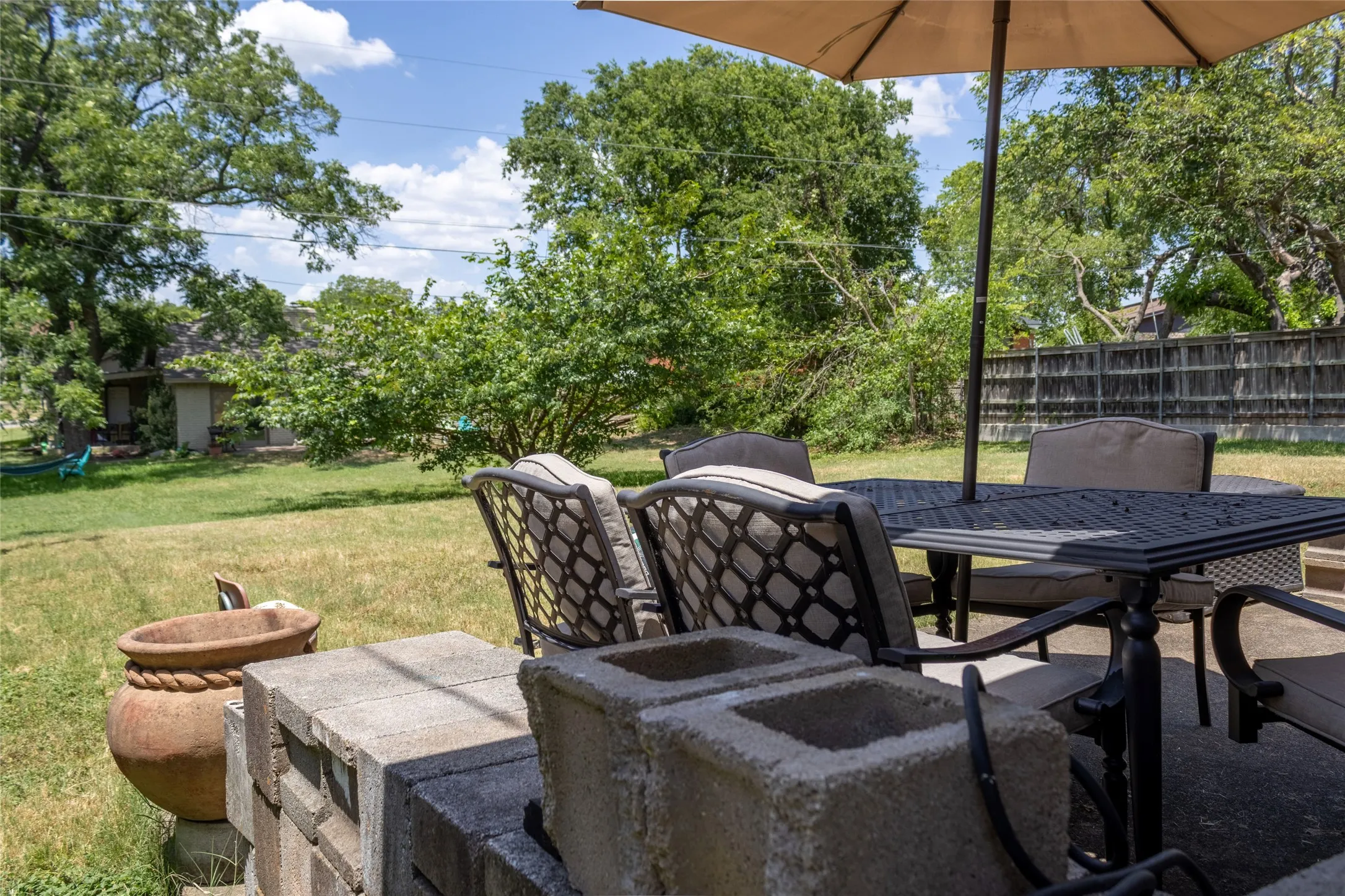 Single Family Residence For Sale in Dallas County , 315 Dow Ross Boulevard, Duncanville, Texas 75116, 3 Bedroom, 2 Bathroom, 2 Garage spaces, 1,538 Sqft, built in 1981, mls#21320216, Real Estate Agent in Duncanville, Homes For Sale in Dallas county, Homes For Sale in Duncanville, Realtor in Duncanville Texas, Real Estate Brokerage Independent Realty Texas, Luminita Cordes Realtor