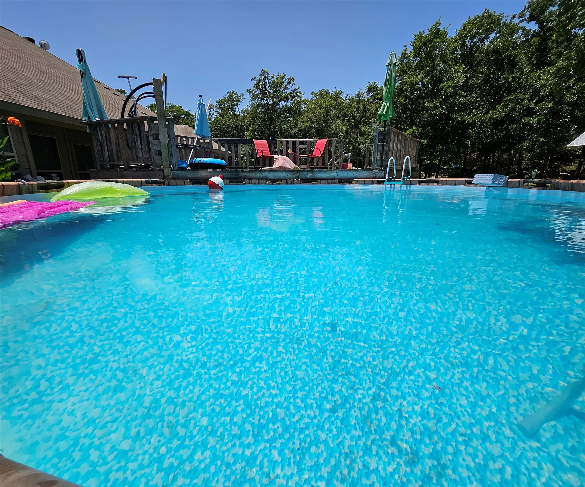 Outdoor swimming pool featuring a patterned liner and integrated pool steps