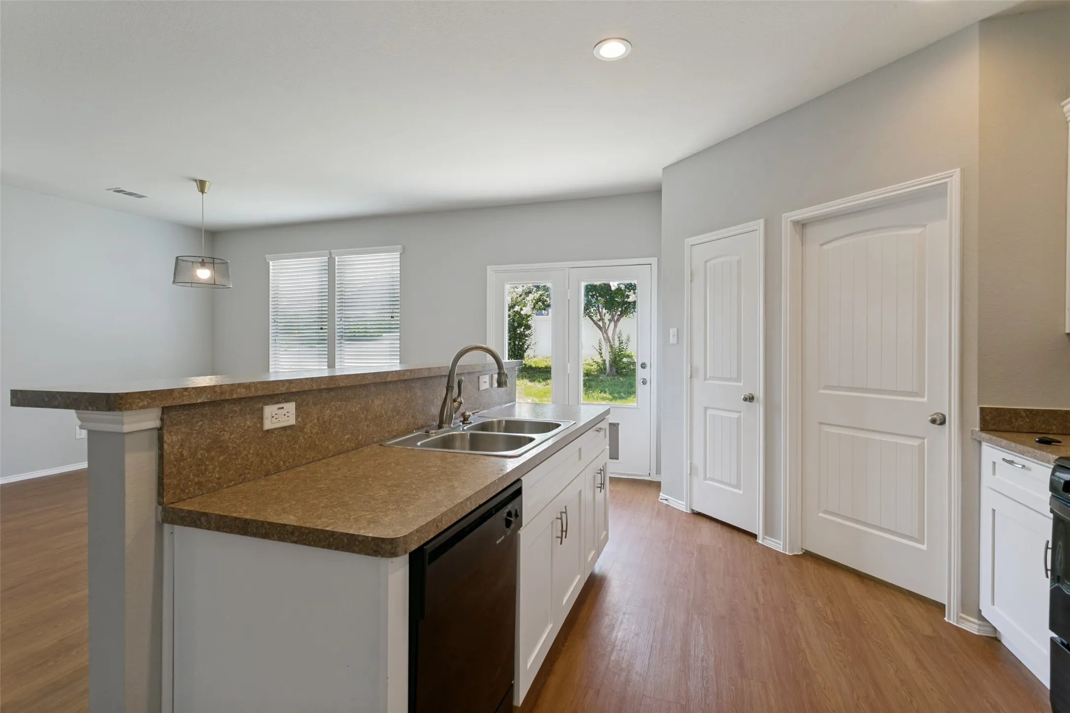 Single Family Residence For Sale in Denton County , 9128 Greene Drive, Providence Village, Texas 76227, 3 Bedroom, 2 Bathroom, 2 Garage spaces, 1,449 Sqft, built in 2009, mls#21319079, Real Estate Agent in Providence Village, Homes For Sale in Denton county, Homes For Sale in Providence Village, Realtor in Providence Village Texas, Real Estate Brokerage Independent Realty Texas, Luminita Cordes Realtor