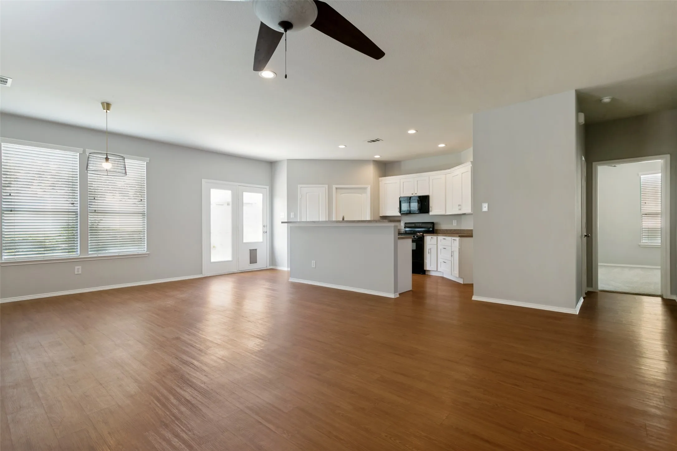 Single Family Residence For Sale in Denton County , 9128 Greene Drive, Providence Village, Texas 76227, 3 Bedroom, 2 Bathroom, 2 Garage spaces, 1,449 Sqft, built in 2009, mls#21319079, Real Estate Agent in Providence Village, Homes For Sale in Denton county, Homes For Sale in Providence Village, Realtor in Providence Village Texas, Real Estate Brokerage Independent Realty Texas, Luminita Cordes Realtor