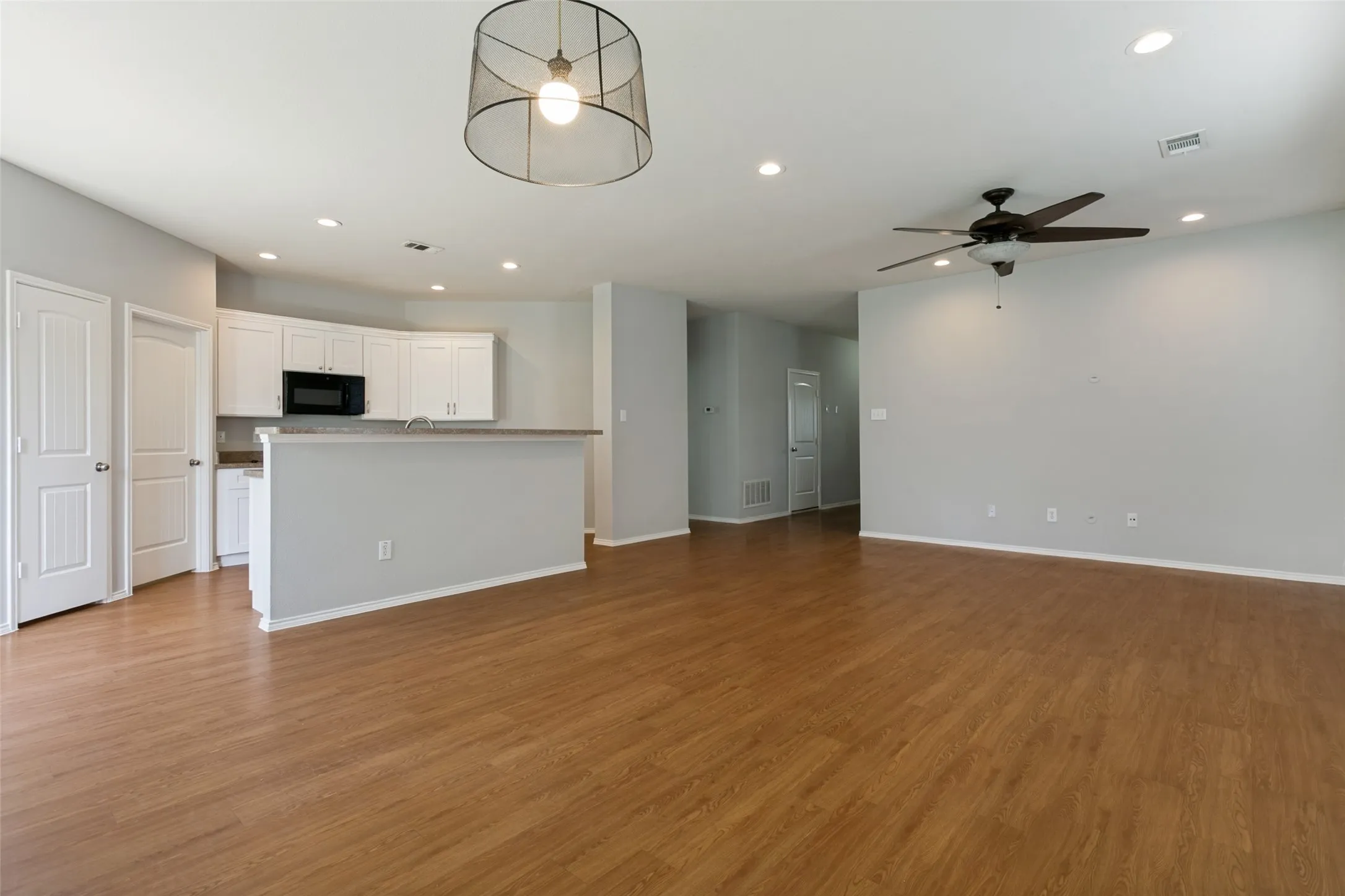 Single Family Residence For Sale in Denton County , 9128 Greene Drive, Providence Village, Texas 76227, 3 Bedroom, 2 Bathroom, 2 Garage spaces, 1,449 Sqft, built in 2009, mls#21319079, Real Estate Agent in Providence Village, Homes For Sale in Denton county, Homes For Sale in Providence Village, Realtor in Providence Village Texas, Real Estate Brokerage Independent Realty Texas, Luminita Cordes Realtor