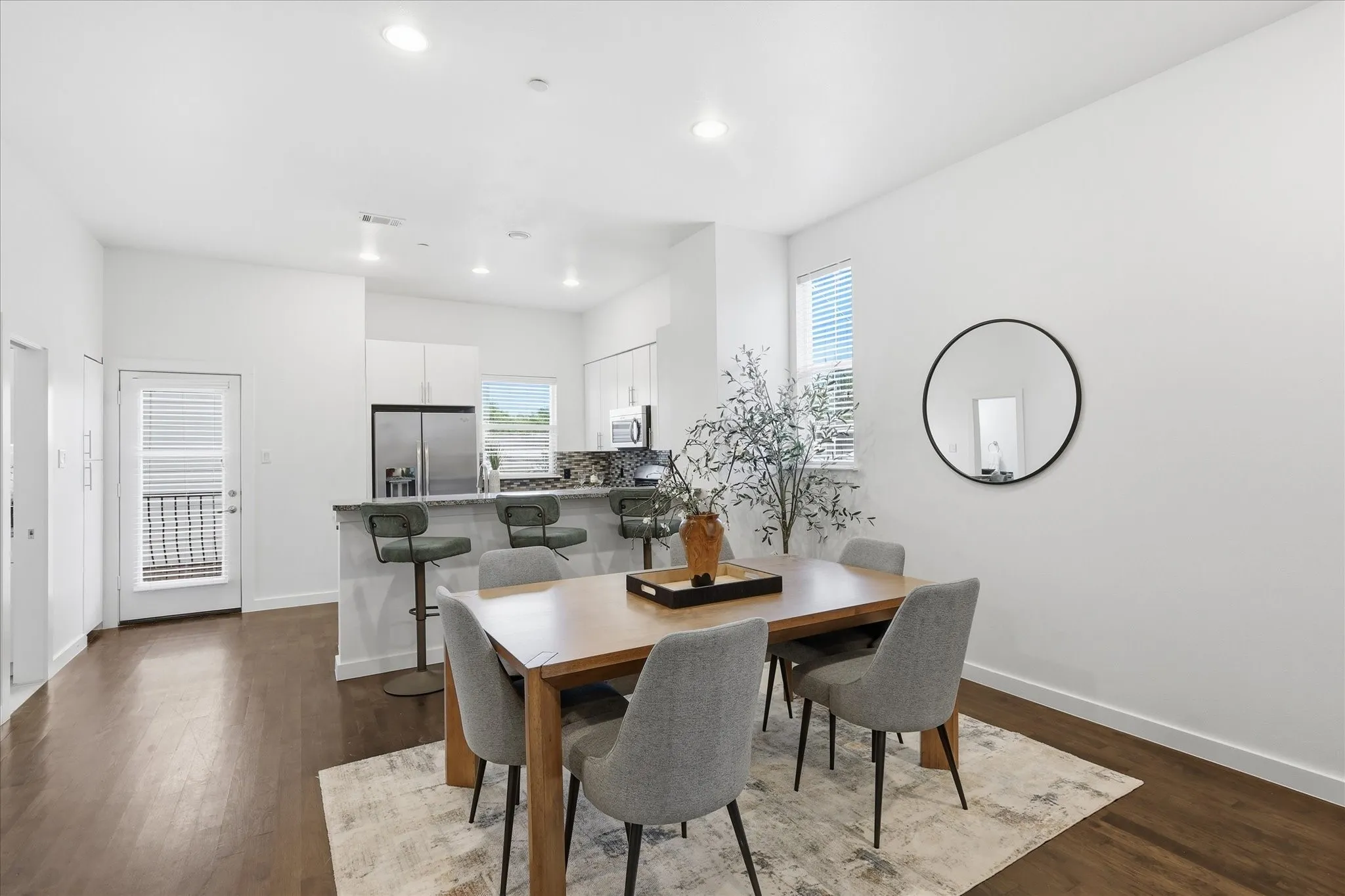 Condominium For Sale in Dallas County , 3200 Ross Avenue 28, Dallas, Texas 75204, 3 Bedroom, 3 Bathroom, 2 Garage spaces, 2,042 Sqft, built in 2011, mls#21318489, Real Estate Agent in Dallas, Homes For Sale in Dallas county, Homes For Sale in Dallas, Realtor in Dallas Texas, Real Estate Brokerage Independent Realty Texas, Luminita Cordes Realtor
