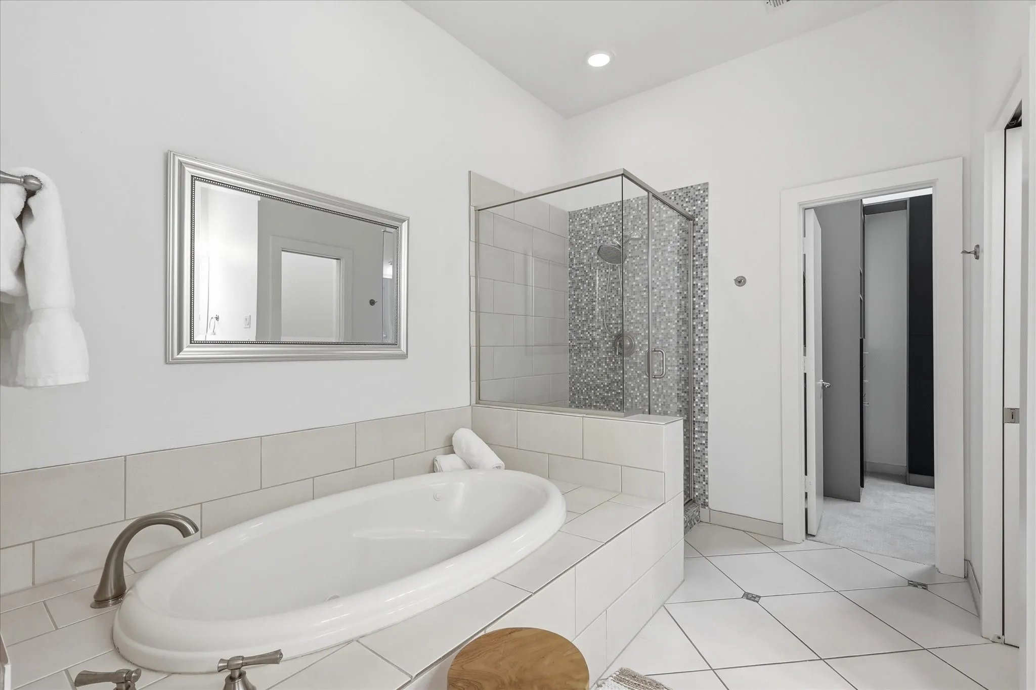 Condominium For Sale in Dallas County , 3200 Ross Avenue 28, Dallas, Texas 75204, 3 Bedroom, 3 Bathroom, 2 Garage spaces, 2,042 Sqft, built in 2011, mls#21318489, Real Estate Agent in Dallas, Homes For Sale in Dallas county, Homes For Sale in Dallas, Realtor in Dallas Texas, Real Estate Brokerage Independent Realty Texas, Luminita Cordes Realtor