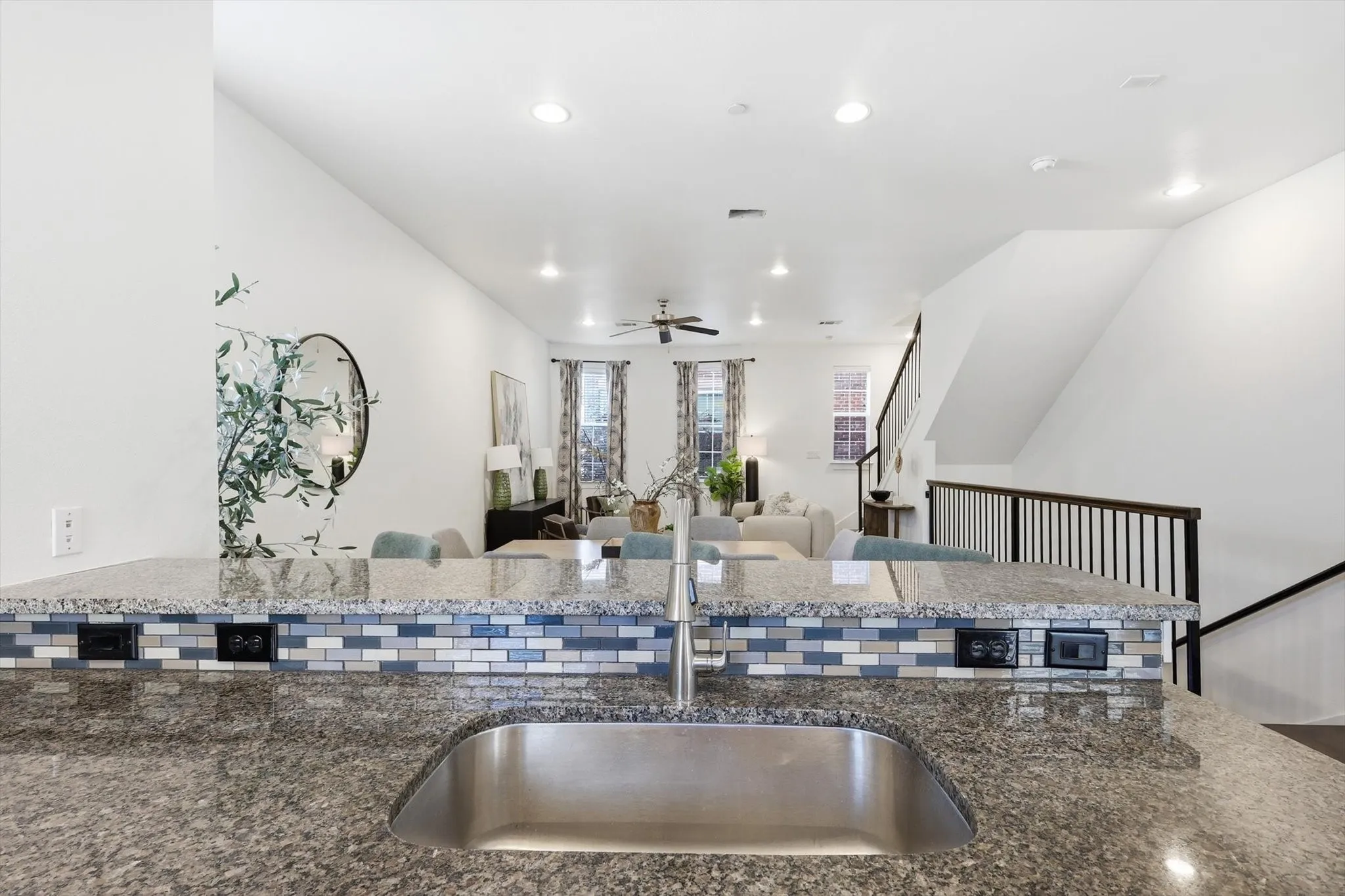 Condominium For Sale in Dallas County , 3200 Ross Avenue 28, Dallas, Texas 75204, 3 Bedroom, 3 Bathroom, 2 Garage spaces, 2,042 Sqft, built in 2011, mls#21318489, Real Estate Agent in Dallas, Homes For Sale in Dallas county, Homes For Sale in Dallas, Realtor in Dallas Texas, Real Estate Brokerage Independent Realty Texas, Luminita Cordes Realtor