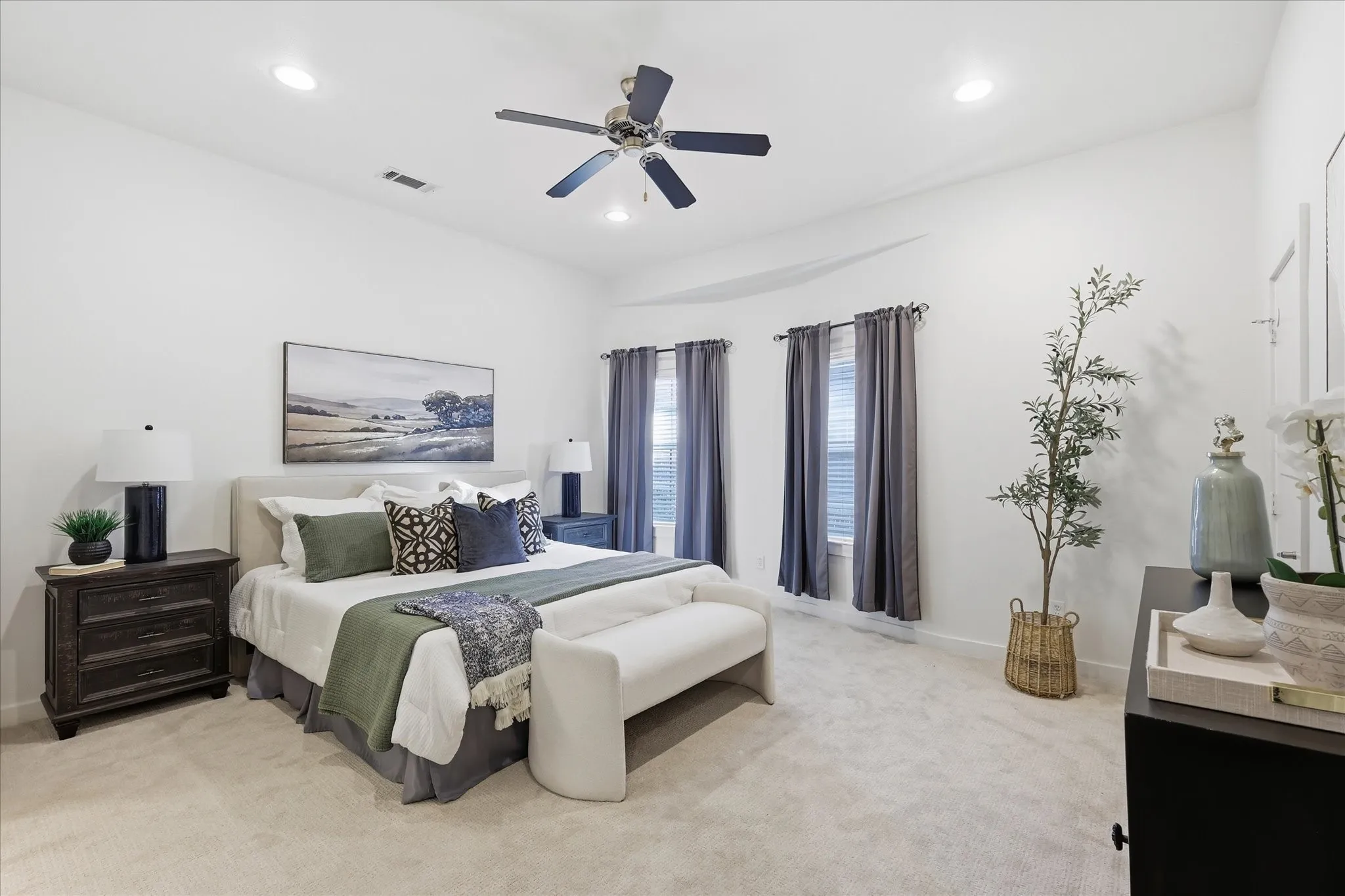 Condominium For Sale in Dallas County , 3200 Ross Avenue 28, Dallas, Texas 75204, 3 Bedroom, 3 Bathroom, 2 Garage spaces, 2,042 Sqft, built in 2011, mls#21318489, Real Estate Agent in Dallas, Homes For Sale in Dallas county, Homes For Sale in Dallas, Realtor in Dallas Texas, Real Estate Brokerage Independent Realty Texas, Luminita Cordes Realtor