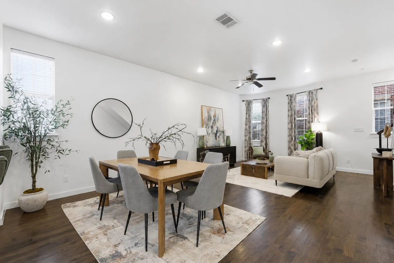 Condominium For Sale in Dallas County , 3200 Ross Avenue 28, Dallas, Texas 75204, 3 Bedroom, 3 Bathroom, 2 Garage spaces, 2,042 Sqft, built in 2011, mls#21318489, Real Estate Agent in Dallas, Homes For Sale in Dallas county, Homes For Sale in Dallas, Realtor in Dallas Texas, Real Estate Brokerage Independent Realty Texas, Luminita Cordes Realtor