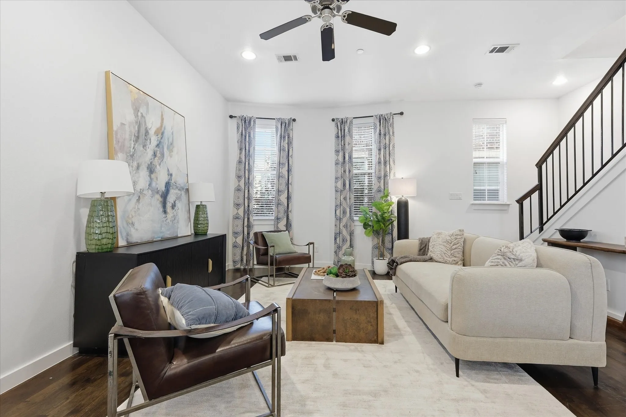 Condominium For Sale in Dallas County , 3200 Ross Avenue 28, Dallas, Texas 75204, 3 Bedroom, 3 Bathroom, 2 Garage spaces, 2,042 Sqft, built in 2011, mls#21318489, Real Estate Agent in Dallas, Homes For Sale in Dallas county, Homes For Sale in Dallas, Realtor in Dallas Texas, Real Estate Brokerage Independent Realty Texas, Luminita Cordes Realtor