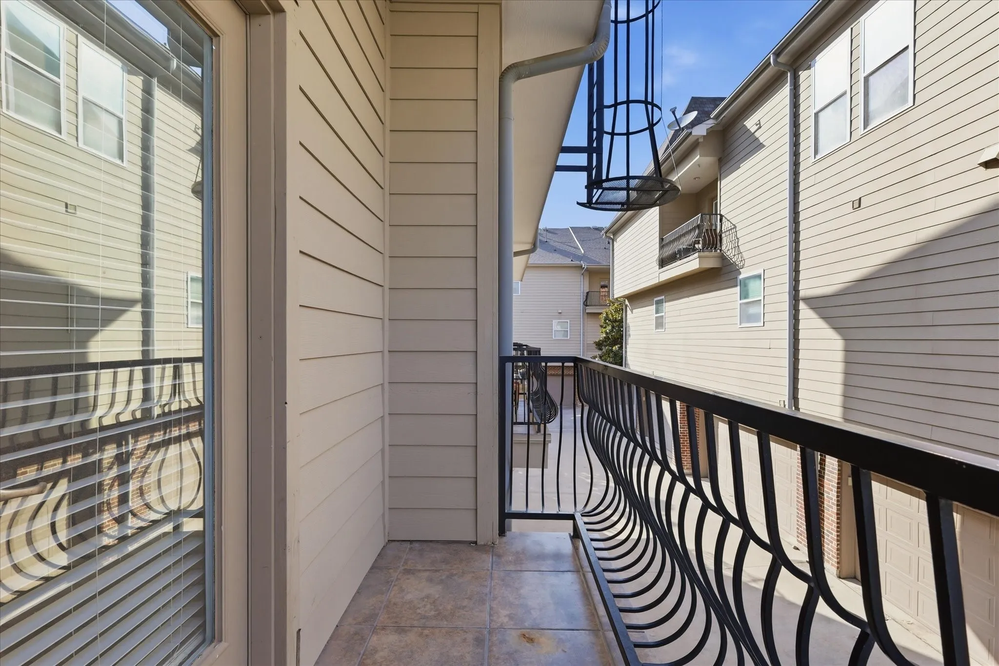 Condominium For Sale in Dallas County , 3200 Ross Avenue 28, Dallas, Texas 75204, 3 Bedroom, 3 Bathroom, 2 Garage spaces, 2,042 Sqft, built in 2011, mls#21318489, Real Estate Agent in Dallas, Homes For Sale in Dallas county, Homes For Sale in Dallas, Realtor in Dallas Texas, Real Estate Brokerage Independent Realty Texas, Luminita Cordes Realtor