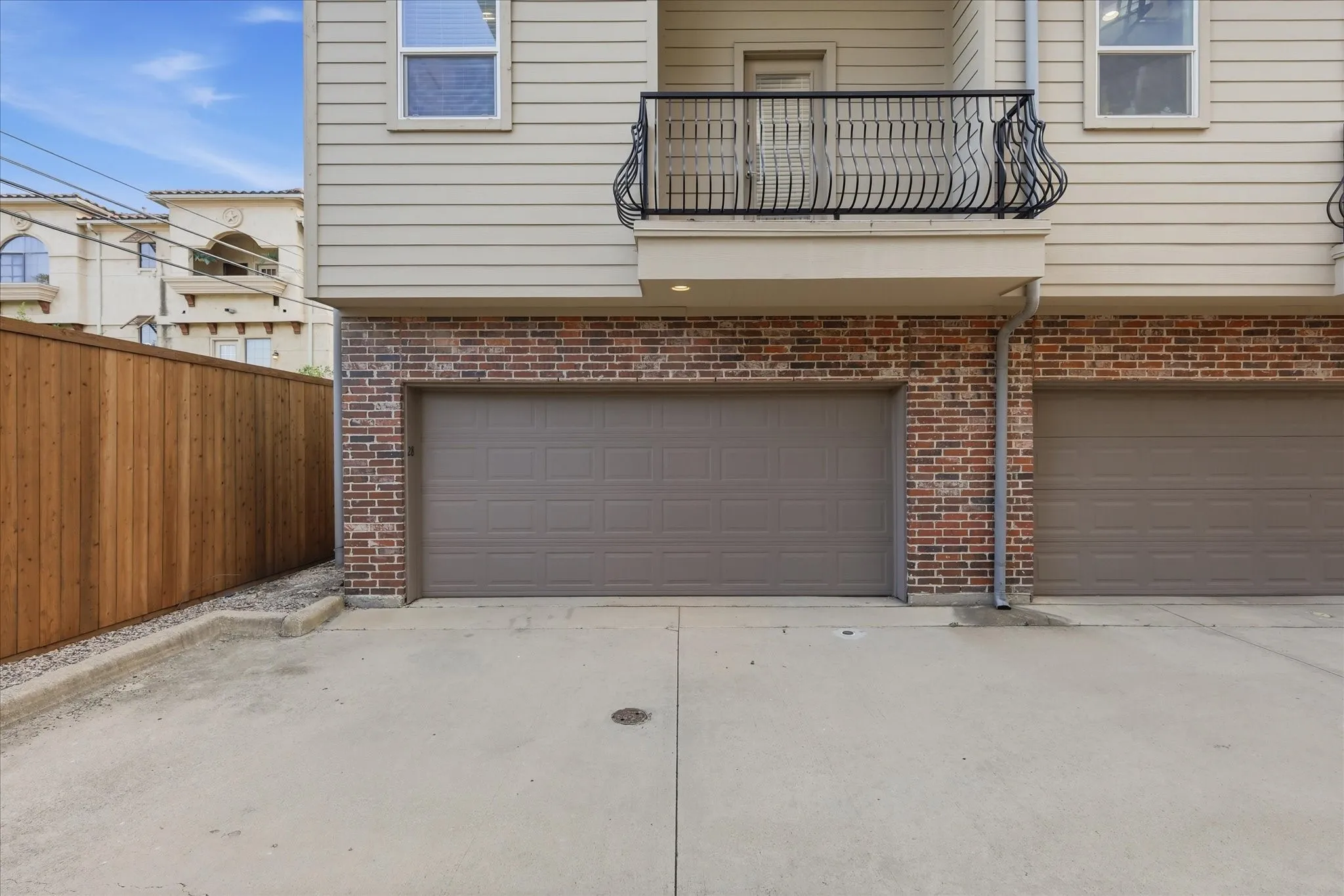 Condominium For Sale in Dallas County , 3200 Ross Avenue 28, Dallas, Texas 75204, 3 Bedroom, 3 Bathroom, 2 Garage spaces, 2,042 Sqft, built in 2011, mls#21318489, Real Estate Agent in Dallas, Homes For Sale in Dallas county, Homes For Sale in Dallas, Realtor in Dallas Texas, Real Estate Brokerage Independent Realty Texas, Luminita Cordes Realtor