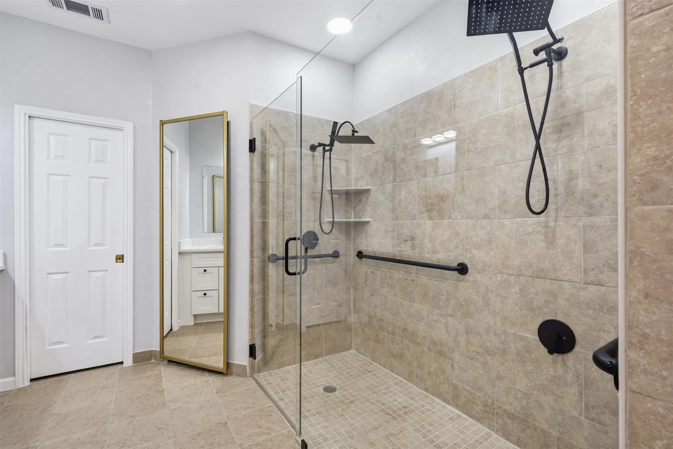 Single Family Residence For Sale in Dallas County , 1530 Allen Drive, Cedar Hill, Texas 75104, 3 Bedroom, 3 Bathroom, 2 Garage spaces, 1,563 Sqft, built in 1986, mls#21319191, Real Estate Agent in Cedar Hill, Homes For Sale in Dallas county, Homes For Sale in Cedar Hill, Realtor in Cedar Hill Texas, Real Estate Brokerage Independent Realty Texas, Luminita Cordes Realtor