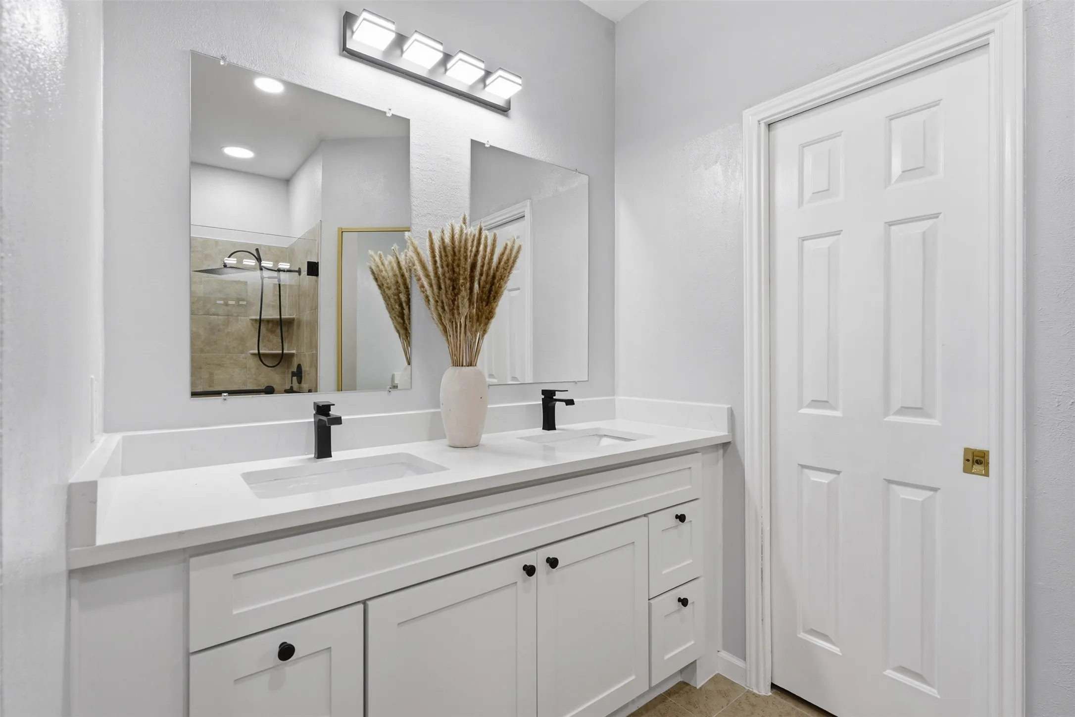 Single Family Residence For Sale in Dallas County , 1530 Allen Drive, Cedar Hill, Texas 75104, 3 Bedroom, 3 Bathroom, 2 Garage spaces, 1,563 Sqft, built in 1986, mls#21319191, Real Estate Agent in Cedar Hill, Homes For Sale in Dallas county, Homes For Sale in Cedar Hill, Realtor in Cedar Hill Texas, Real Estate Brokerage Independent Realty Texas, Luminita Cordes Realtor