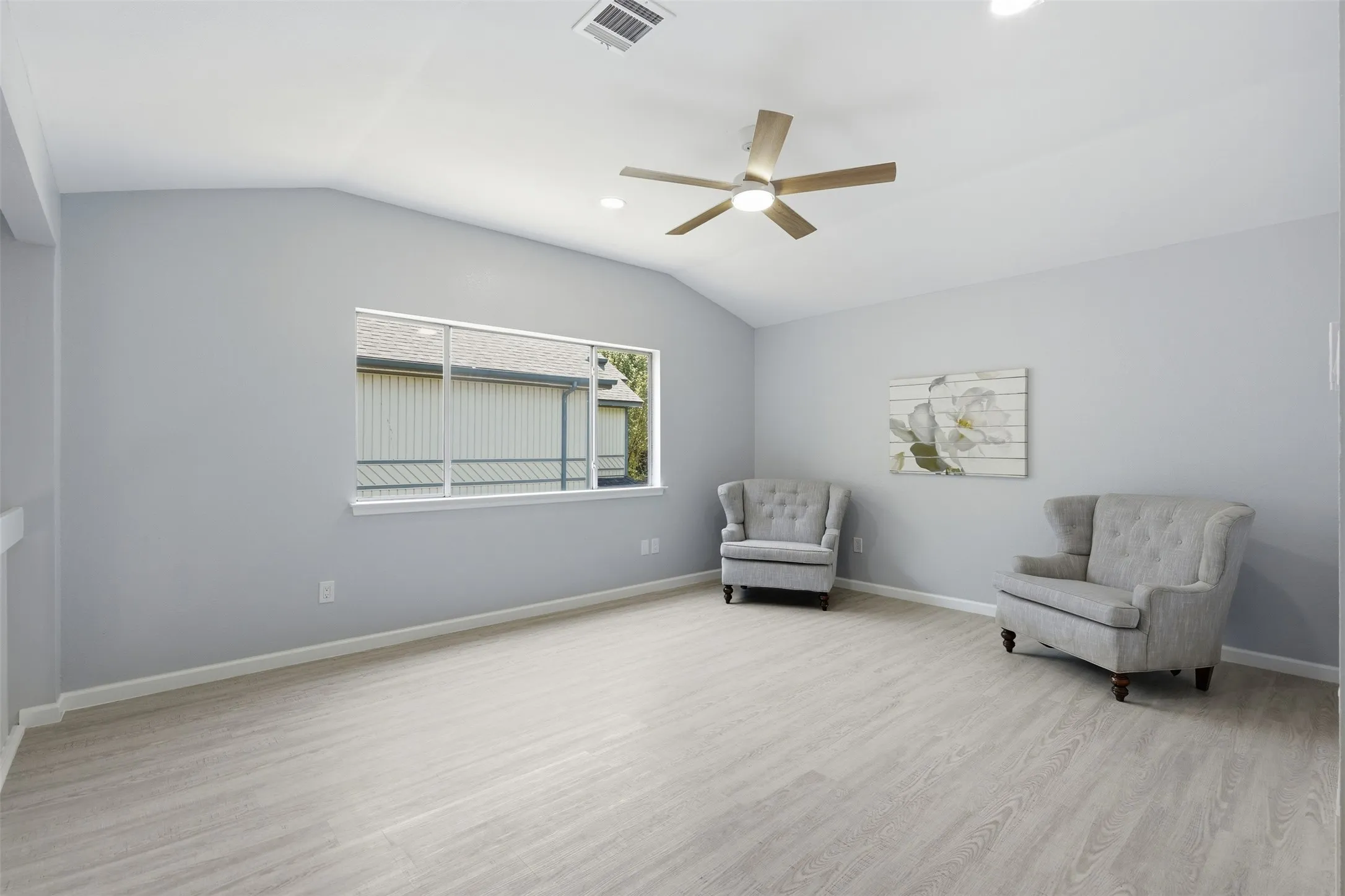 Single Family Residence For Sale in Dallas County , 1530 Allen Drive, Cedar Hill, Texas 75104, 3 Bedroom, 3 Bathroom, 2 Garage spaces, 1,563 Sqft, built in 1986, mls#21319191, Real Estate Agent in Cedar Hill, Homes For Sale in Dallas county, Homes For Sale in Cedar Hill, Realtor in Cedar Hill Texas, Real Estate Brokerage Independent Realty Texas, Luminita Cordes Realtor