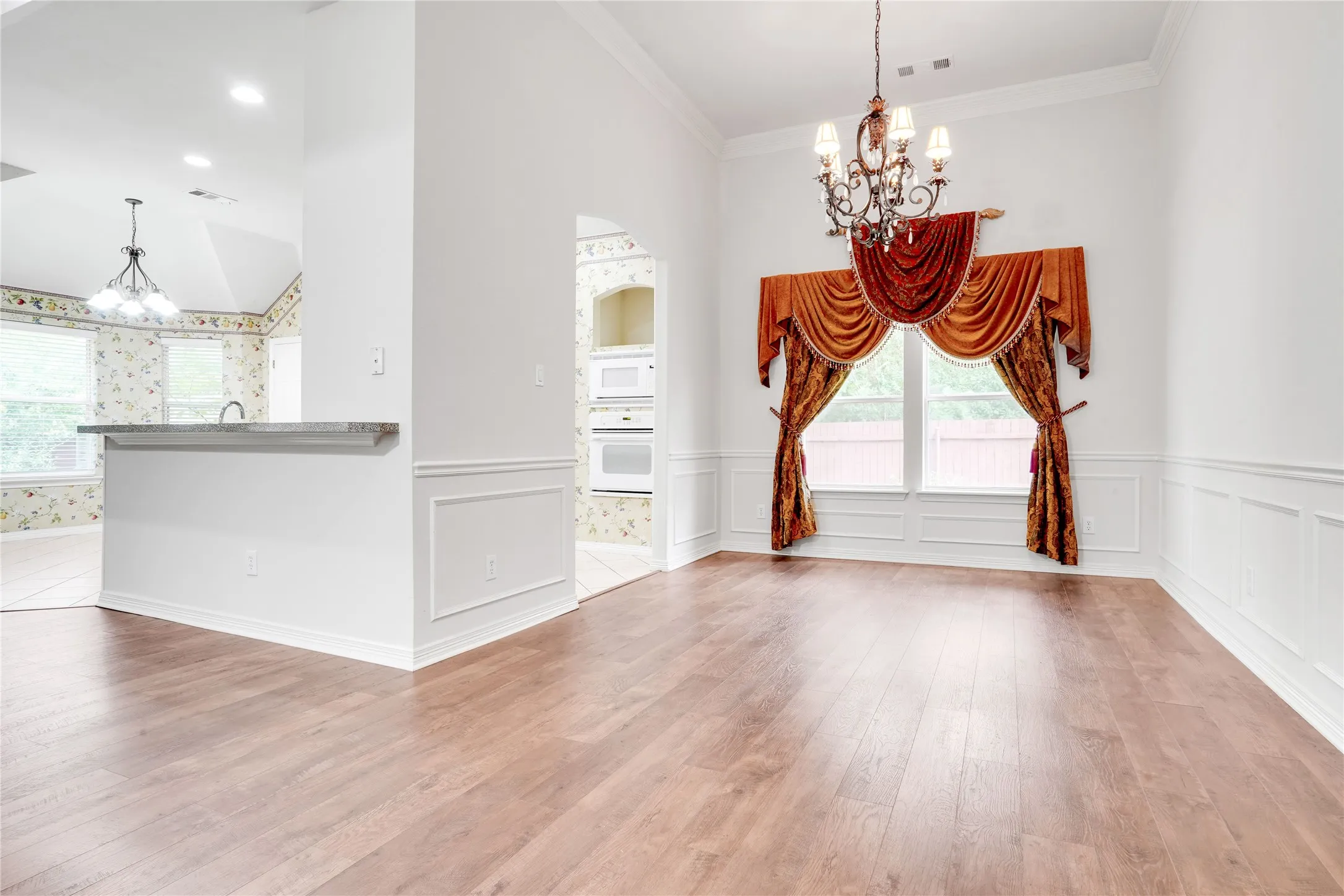 Single Family Residence For Sale in Tarrant County , 3401 Ledbetter Court, Arlington, Texas 76001, 4 Bedroom, 2 Bathroom, 2 Garage spaces, 2,224 Sqft, built in 2003, mls#21316727, Real Estate Agent in Arlington, Homes For Sale in Tarrant county, Homes For Sale in Arlington, Realtor in Arlington Texas, Real Estate Brokerage Independent Realty Texas, Luminita Cordes Realtor