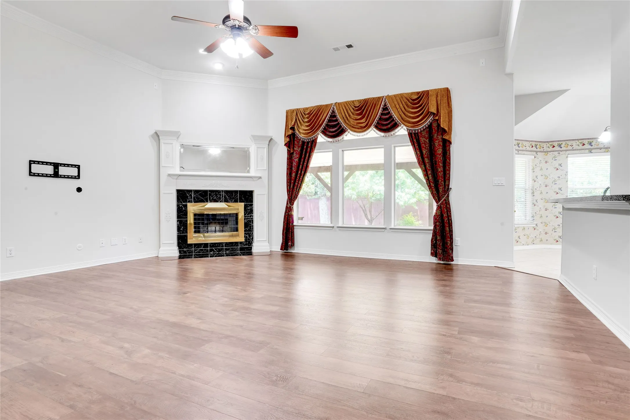 Single Family Residence For Sale in Tarrant County , 3401 Ledbetter Court, Arlington, Texas 76001, 4 Bedroom, 2 Bathroom, 2 Garage spaces, 2,224 Sqft, built in 2003, mls#21316727, Real Estate Agent in Arlington, Homes For Sale in Tarrant county, Homes For Sale in Arlington, Realtor in Arlington Texas, Real Estate Brokerage Independent Realty Texas, Luminita Cordes Realtor