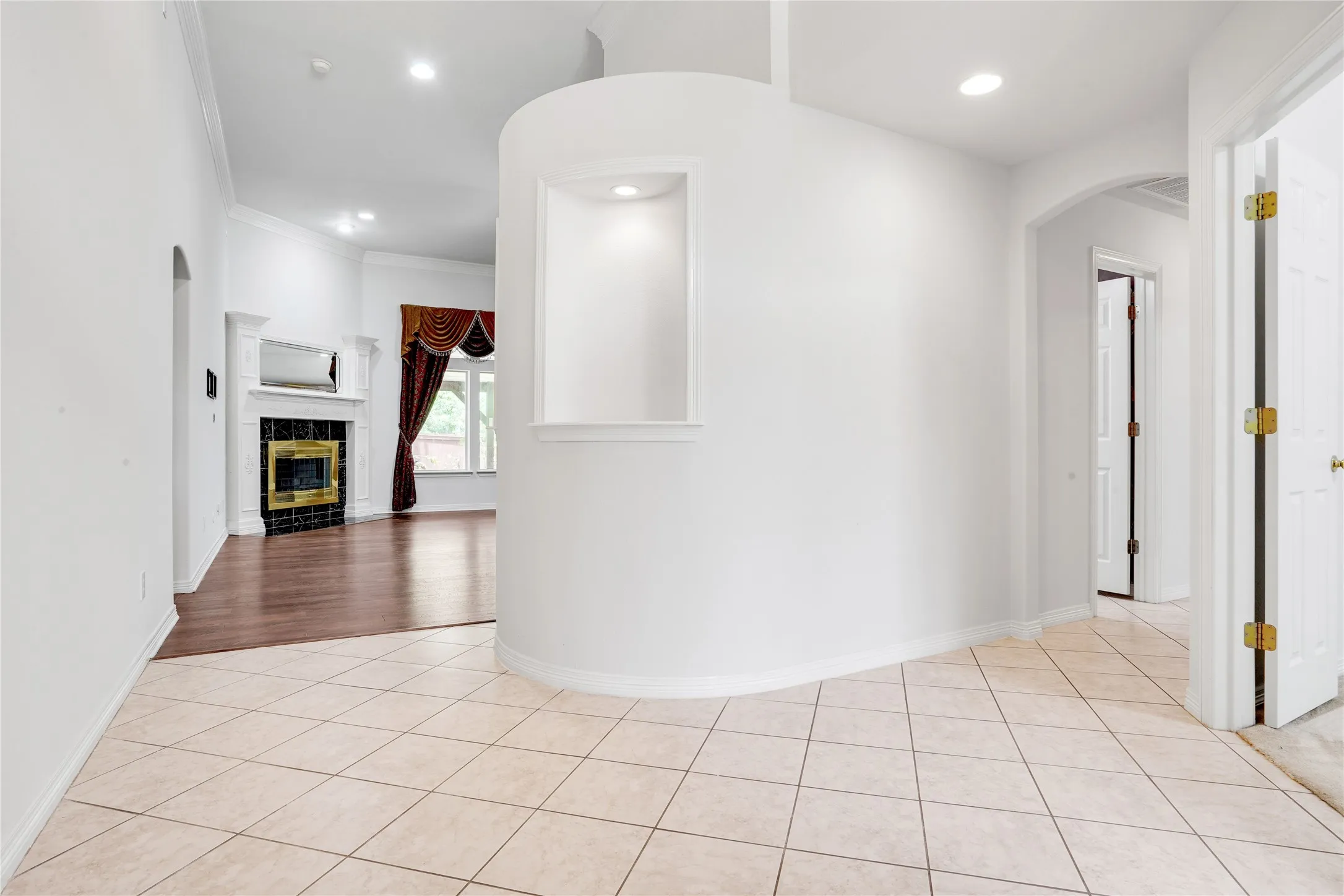 Single Family Residence For Sale in Tarrant County , 3401 Ledbetter Court, Arlington, Texas 76001, 4 Bedroom, 2 Bathroom, 2 Garage spaces, 2,224 Sqft, built in 2003, mls#21316727, Real Estate Agent in Arlington, Homes For Sale in Tarrant county, Homes For Sale in Arlington, Realtor in Arlington Texas, Real Estate Brokerage Independent Realty Texas, Luminita Cordes Realtor