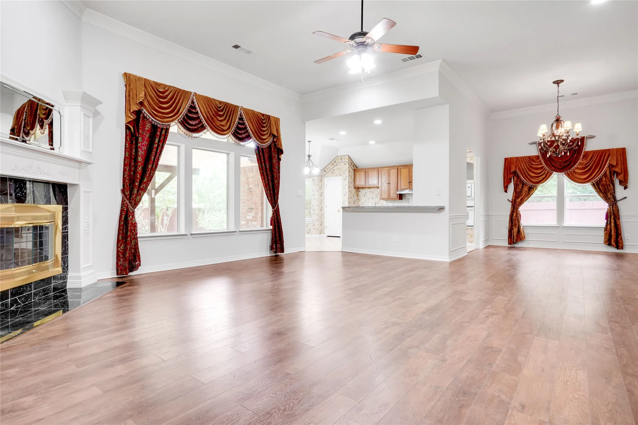 Single Family Residence For Sale in Tarrant County , 3401 Ledbetter Court, Arlington, Texas 76001, 4 Bedroom, 2 Bathroom, 2 Garage spaces, 2,224 Sqft, built in 2003, mls#21316727, Real Estate Agent in Arlington, Homes For Sale in Tarrant county, Homes For Sale in Arlington, Realtor in Arlington Texas, Real Estate Brokerage Independent Realty Texas, Luminita Cordes Realtor
