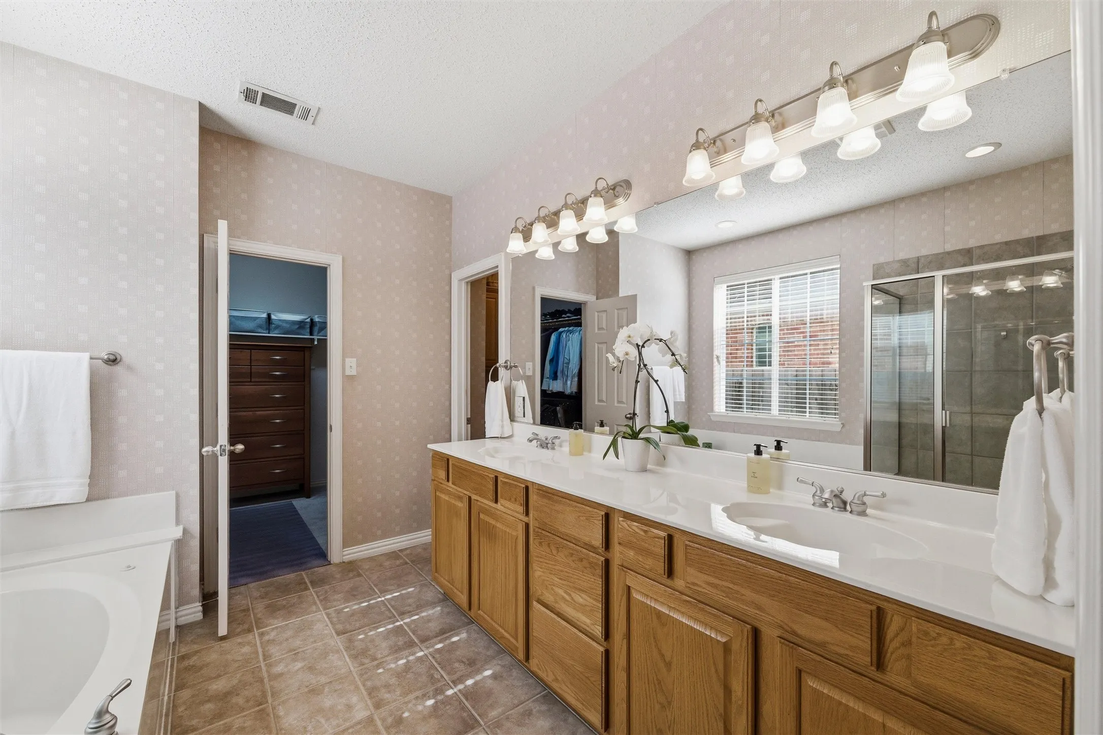 Single Family Residence For Sale in Tarrant County , 4541 Marguerite Lane, Fort Worth, Texas 76123, 4 Bedroom, 4 Bathroom, 2 Garage spaces, 3,027 Sqft, built in 2003, mls#21320002, Real Estate Agent in Fort Worth, Homes For Sale in Tarrant county, Homes For Sale in Fort Worth, Realtor in Fort Worth Texas, Real Estate Brokerage Independent Realty Texas, Luminita Cordes Realtor
