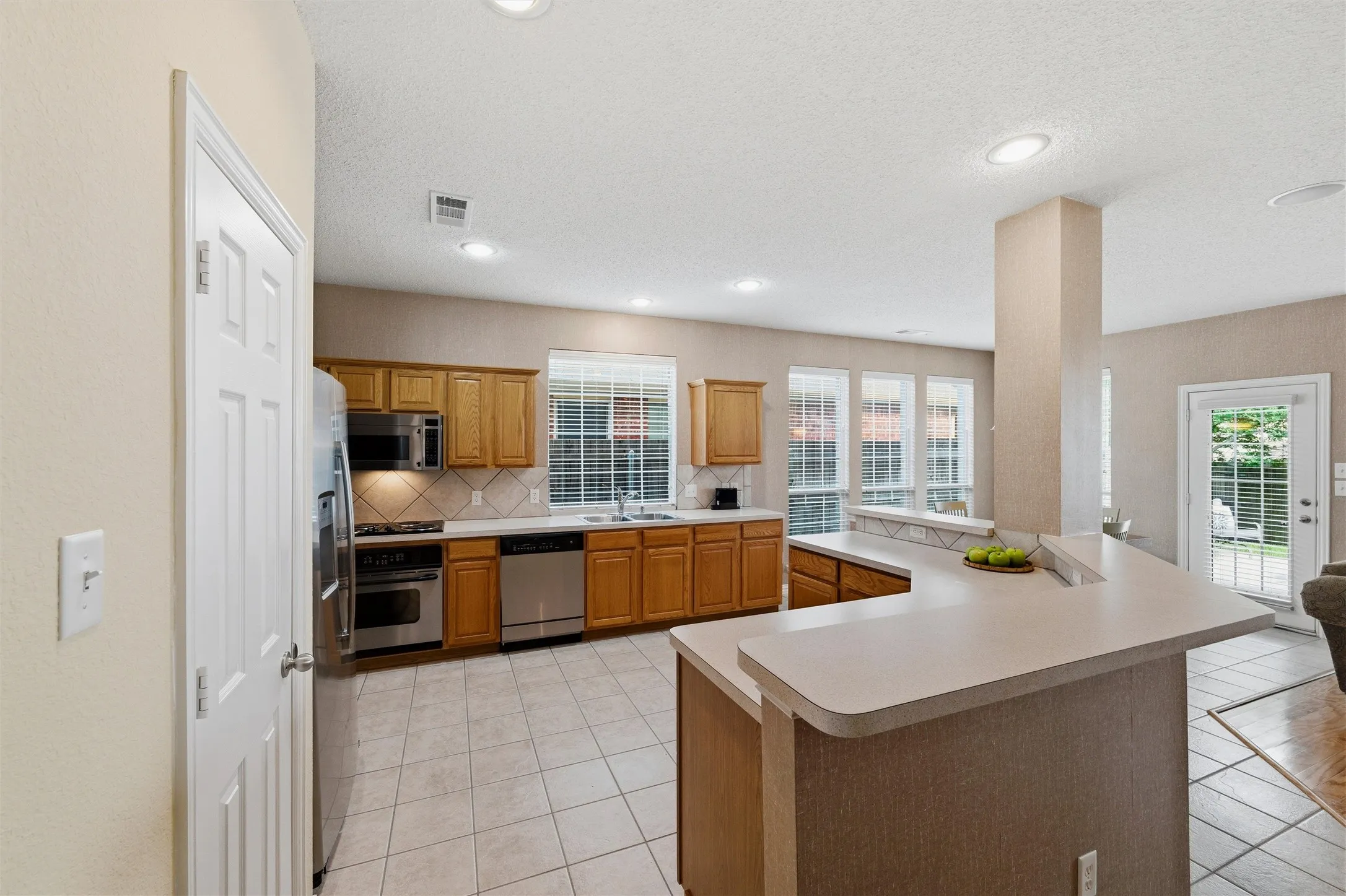 Single Family Residence For Sale in Tarrant County , 4541 Marguerite Lane, Fort Worth, Texas 76123, 4 Bedroom, 4 Bathroom, 2 Garage spaces, 3,027 Sqft, built in 2003, mls#21320002, Real Estate Agent in Fort Worth, Homes For Sale in Tarrant county, Homes For Sale in Fort Worth, Realtor in Fort Worth Texas, Real Estate Brokerage Independent Realty Texas, Luminita Cordes Realtor