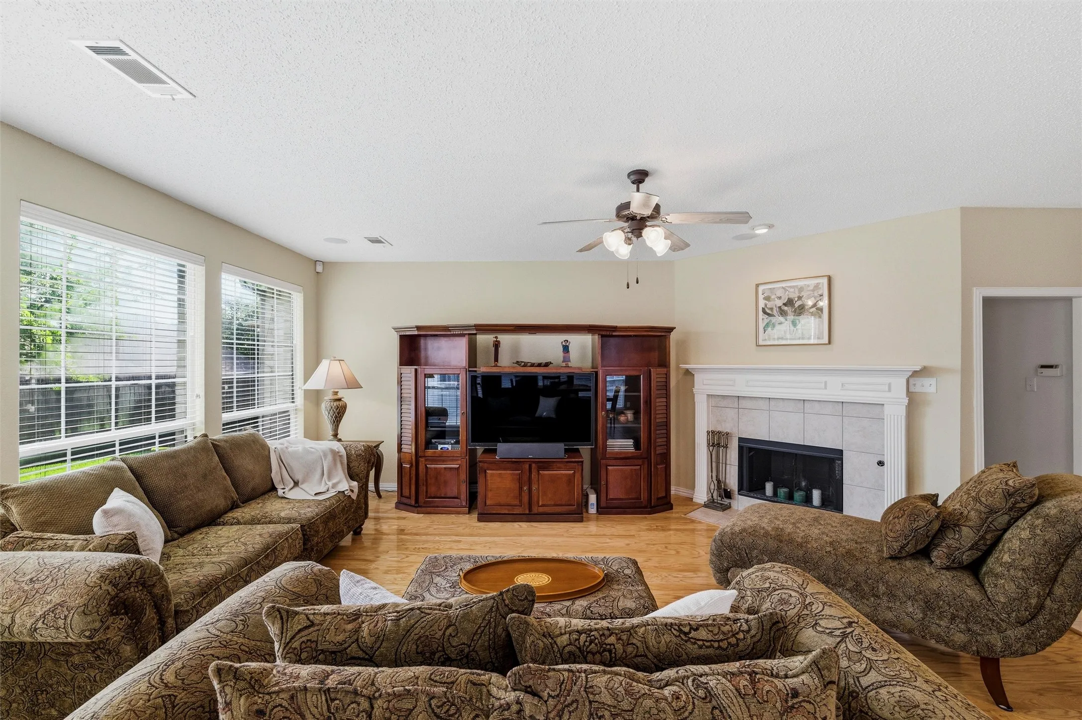 Single Family Residence For Sale in Tarrant County , 4541 Marguerite Lane, Fort Worth, Texas 76123, 4 Bedroom, 4 Bathroom, 2 Garage spaces, 3,027 Sqft, built in 2003, mls#21320002, Real Estate Agent in Fort Worth, Homes For Sale in Tarrant county, Homes For Sale in Fort Worth, Realtor in Fort Worth Texas, Real Estate Brokerage Independent Realty Texas, Luminita Cordes Realtor