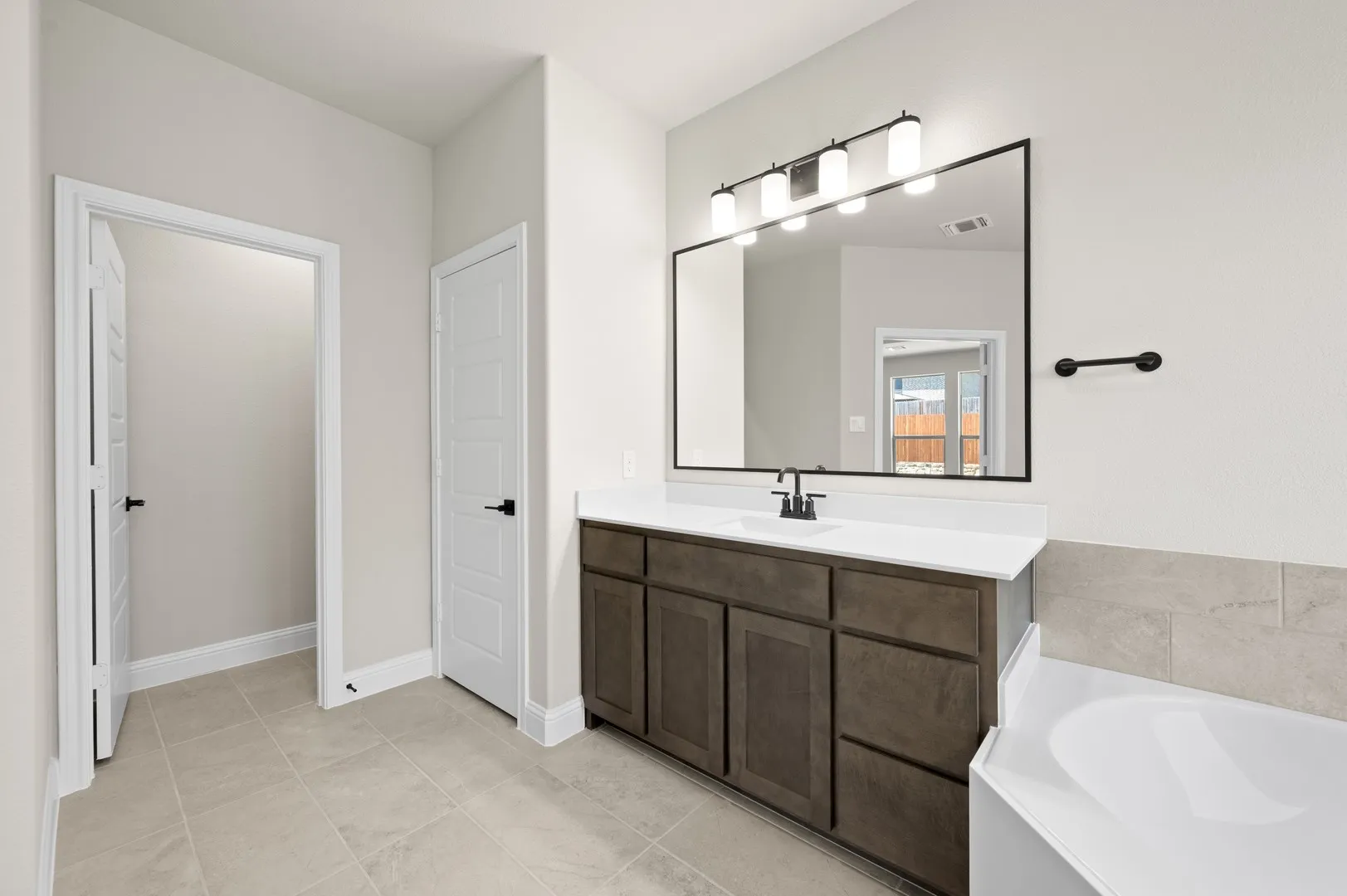 DFW-Redden Farms-Concept 3135-404 Brahman Lane-Primary Suite-Risewell Homes-4