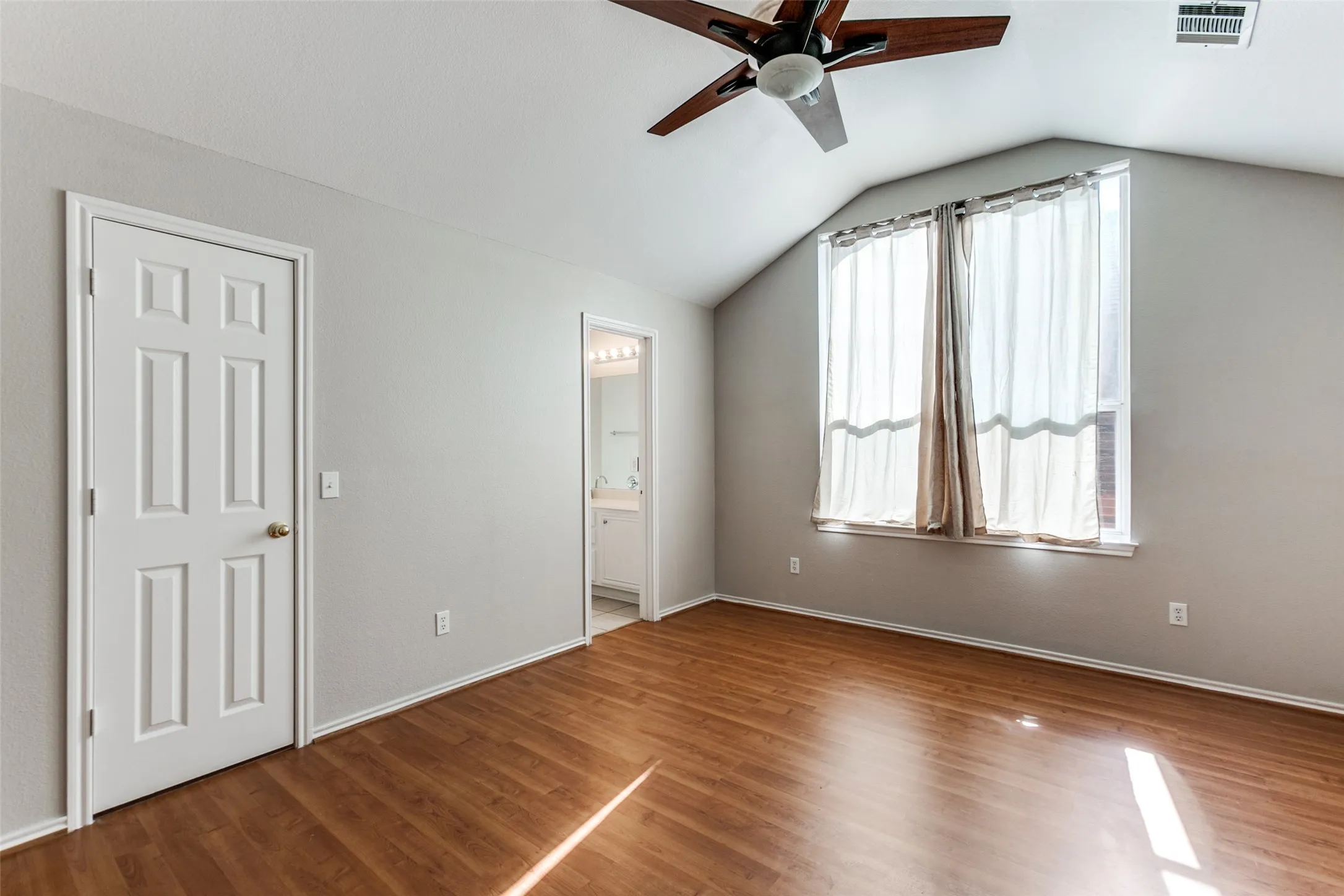 Single Family Residence For Rent in Collin County , 704 Fleming Street, Wylie, Texas 75098, 3 Bedrooms, 2 Bathrooms, 2 Garage spaces, 1,514 Sqft, built in 2005, Price $2,200, mls#21319457, Real Estate Agent in Wylie, Homes For Rent in Collin county, Homes For Rent in Wylie, Realtor in Wylie Texas, Real Estate Brokerage Independent Realty Texas, Luminita Cordes Realtor