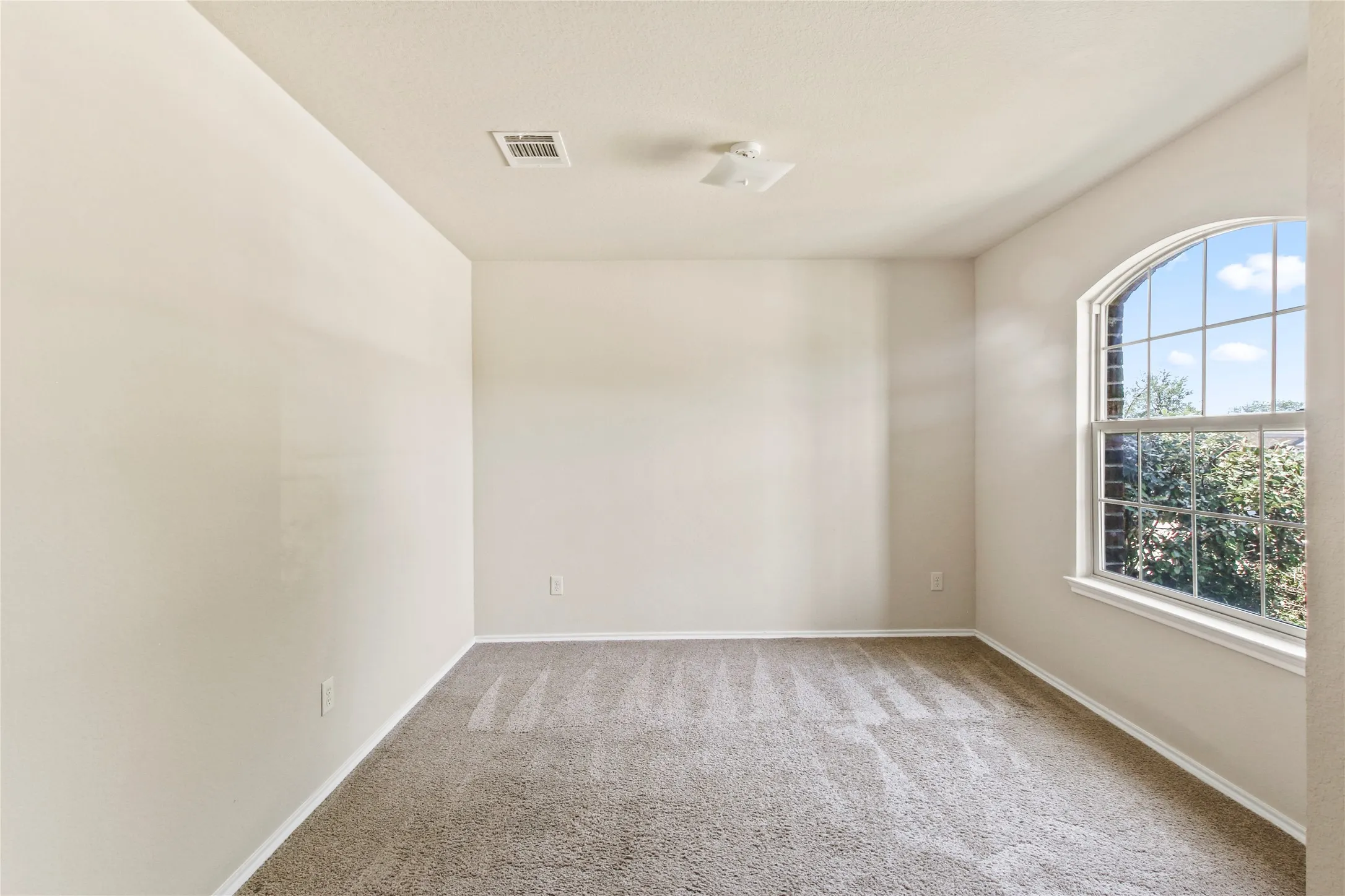 Single Family Residence For Rent in Collin County , 429 Andalusian Trail, Celina, Texas 75009, 5 Bedroom, 4 Bathroom, 2 Garage spaces, 2,342 Sqft, built in 2014, mls#21320195, Real Estate Agent in Celina, Homes For Rent in Collin county, Homes For Rent in Celina, Realtor in Celina Texas, Real Estate Brokerage Independent Realty Texas, Luminita Cordes Realtor