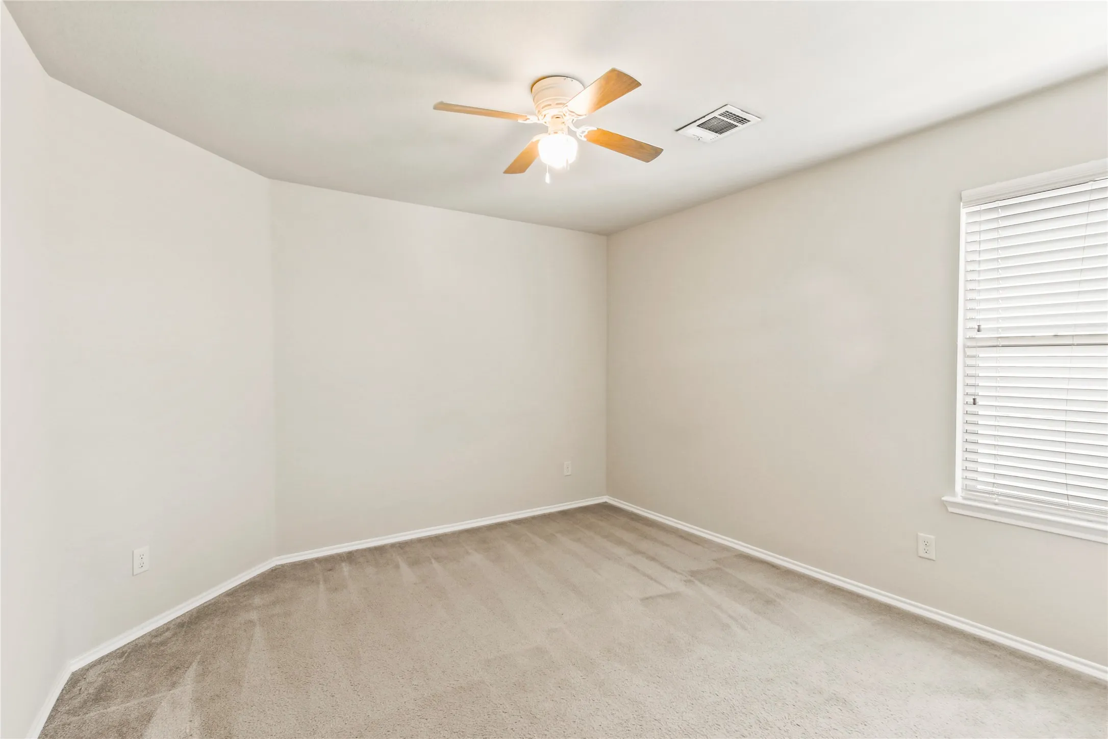 Single Family Residence For Rent in Collin County , 429 Andalusian Trail, Celina, Texas 75009, 5 Bedroom, 4 Bathroom, 2 Garage spaces, 2,342 Sqft, built in 2014, mls#21320195, Real Estate Agent in Celina, Homes For Rent in Collin county, Homes For Rent in Celina, Realtor in Celina Texas, Real Estate Brokerage Independent Realty Texas, Luminita Cordes Realtor