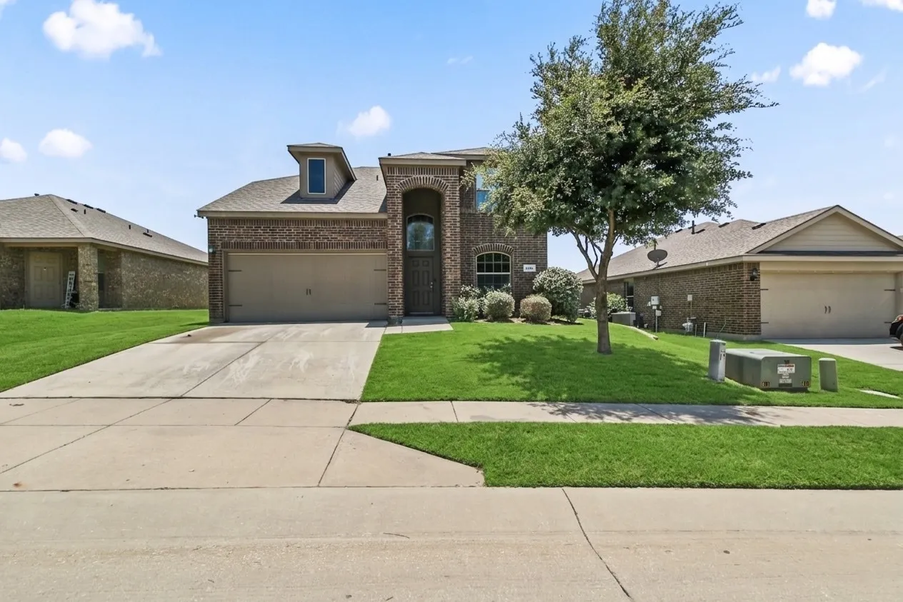 Single Family Residence For Rent in Collin County , 429 Andalusian Trail, Celina, Texas 75009, 5 Bedroom, 4 Bathroom, 2 Garage spaces, 2,342 Sqft, built in 2014, mls#21320195, Real Estate Agent in Celina, Homes For Rent in Collin county, Homes For Rent in Celina, Realtor in Celina Texas, Real Estate Brokerage Independent Realty Texas, Luminita Cordes Realtor