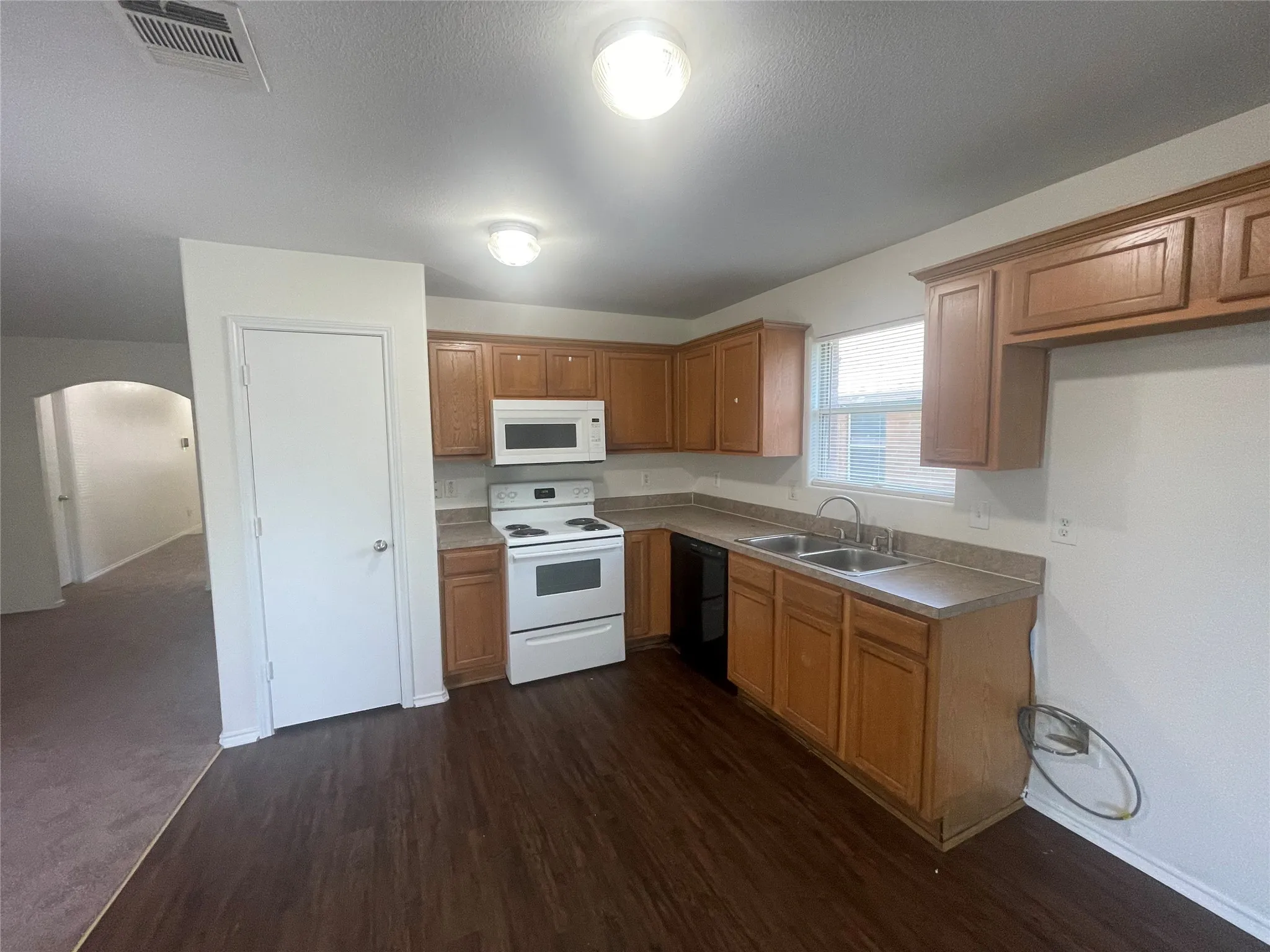 Single Family Residence For Rent in Dallas County , 1306 Trent Street, Seagoville, Texas 75159, 4 Bedroom, 2 Bathroom, 2 Garage spaces, 1,612 Sqft, built in 2005, mls#21320271, Real Estate Agent in Seagoville, Homes For Rent in Dallas county, Homes For Rent in Seagoville, Realtor in Seagoville Texas, Real Estate Brokerage Independent Realty Texas, Luminita Cordes Realtor