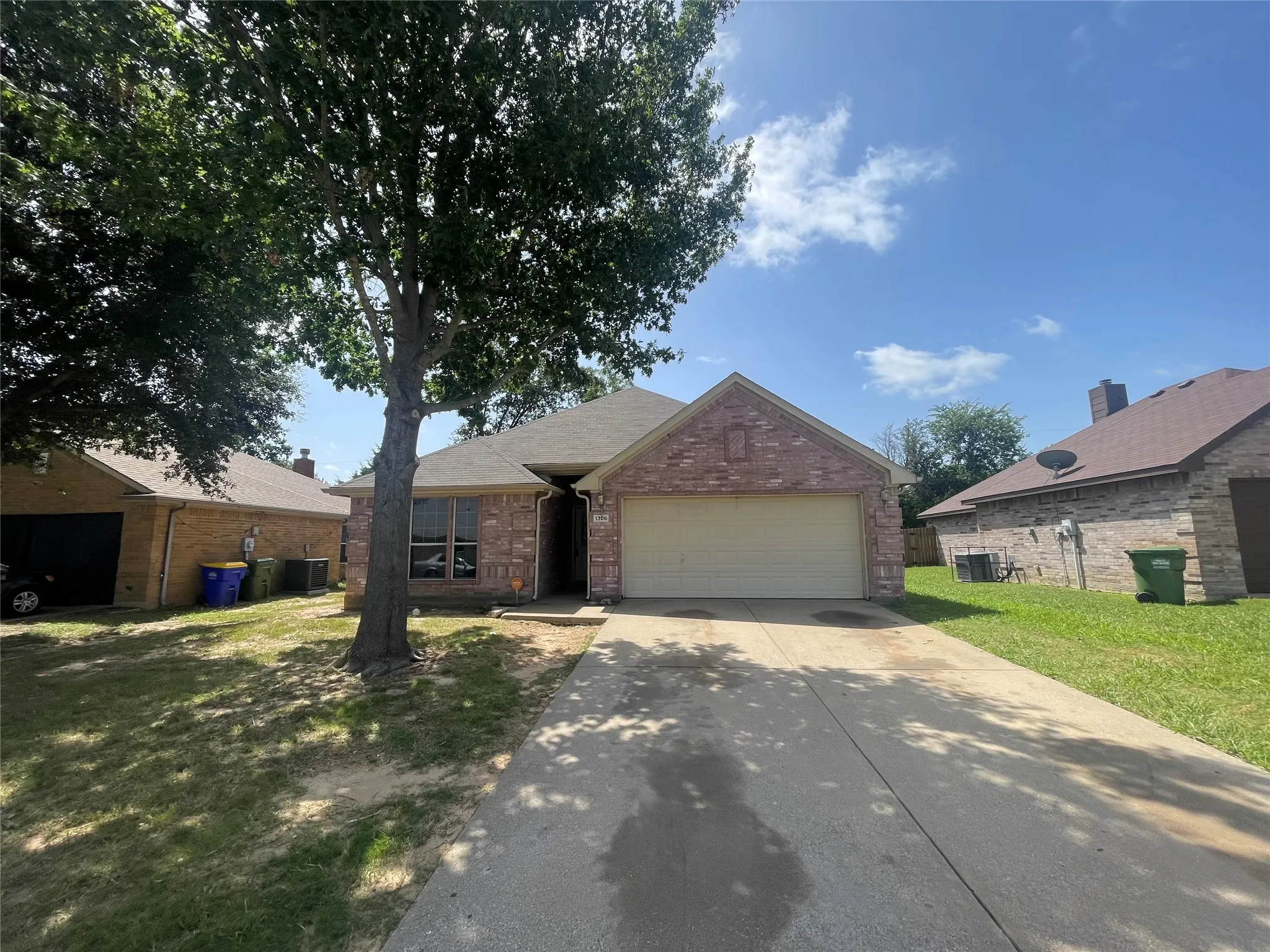 Single Family Residence For Rent in Dallas County , 1306 Trent Street, Seagoville, Texas 75159, 4 Bedroom, 2 Bathroom, 2 Garage spaces, 1,612 Sqft, built in 2005, mls#21320271, Real Estate Agent in Seagoville, Homes For Rent in Dallas county, Homes For Rent in Seagoville, Realtor in Seagoville Texas, Real Estate Brokerage Independent Realty Texas, Luminita Cordes Realtor