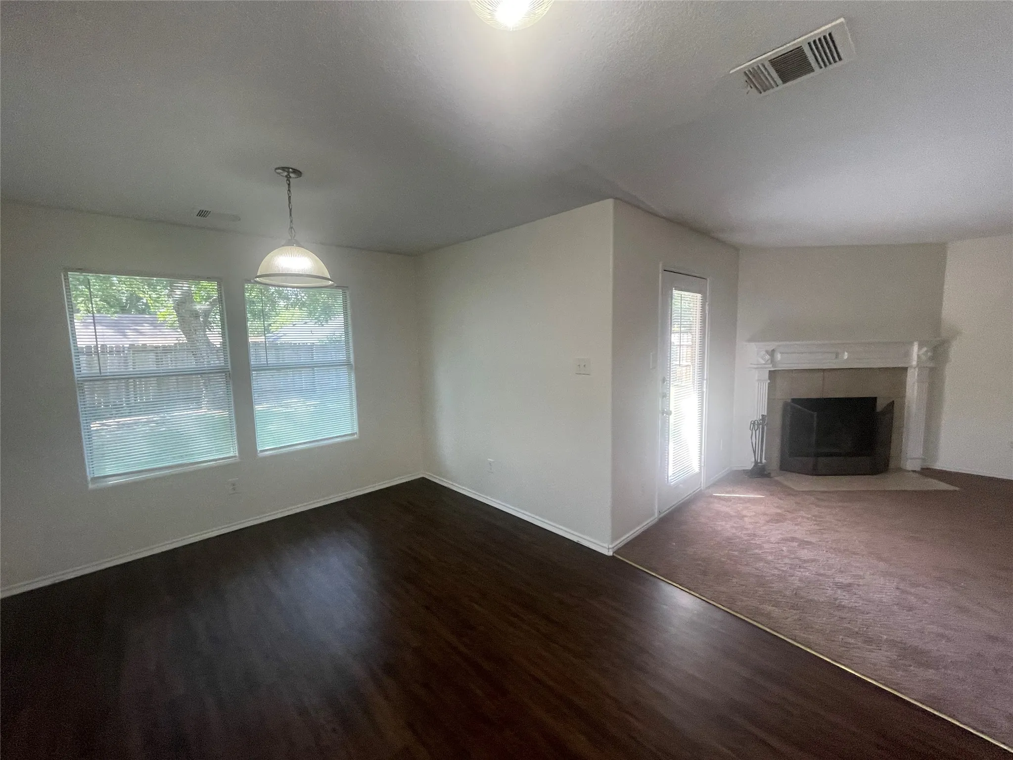 Single Family Residence For Rent in Dallas County , 1306 Trent Street, Seagoville, Texas 75159, 4 Bedroom, 2 Bathroom, 2 Garage spaces, 1,612 Sqft, built in 2005, mls#21320271, Real Estate Agent in Seagoville, Homes For Rent in Dallas county, Homes For Rent in Seagoville, Realtor in Seagoville Texas, Real Estate Brokerage Independent Realty Texas, Luminita Cordes Realtor