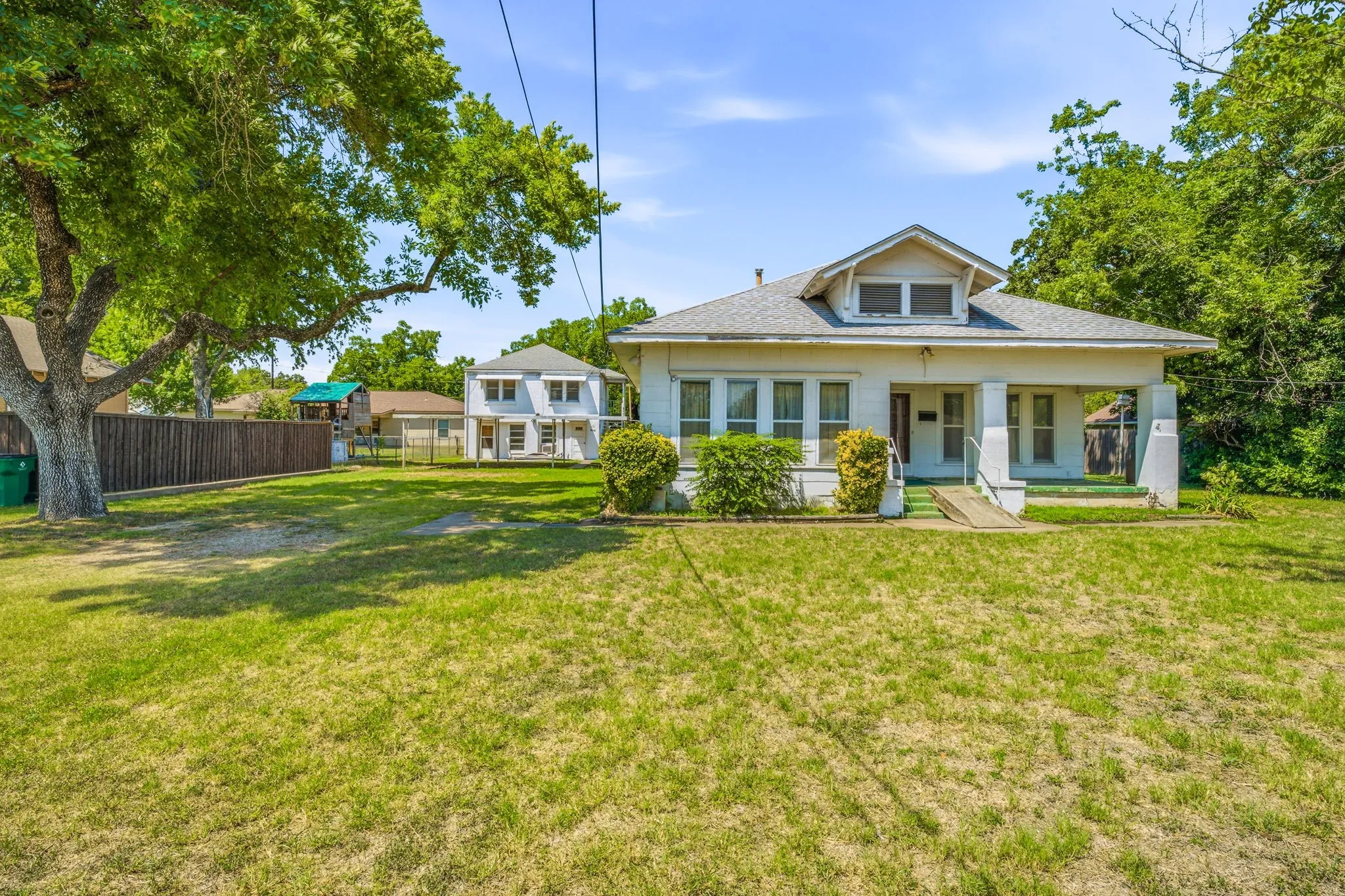 Single Family Residence For Sale in Erath County , 648 N Belknap Street, Stephenville, Texas 76401, 3 Bedroom, 2 Bathroom, Garage spaces, 1,606 Sqft, built in 1950, mls#21320273, Real Estate Agent in Stephenville, Homes For Sale in Erath county, Homes For Sale in Stephenville, Realtor in Stephenville Texas, Real Estate Brokerage Independent Realty Texas, Luminita Cordes Realtor