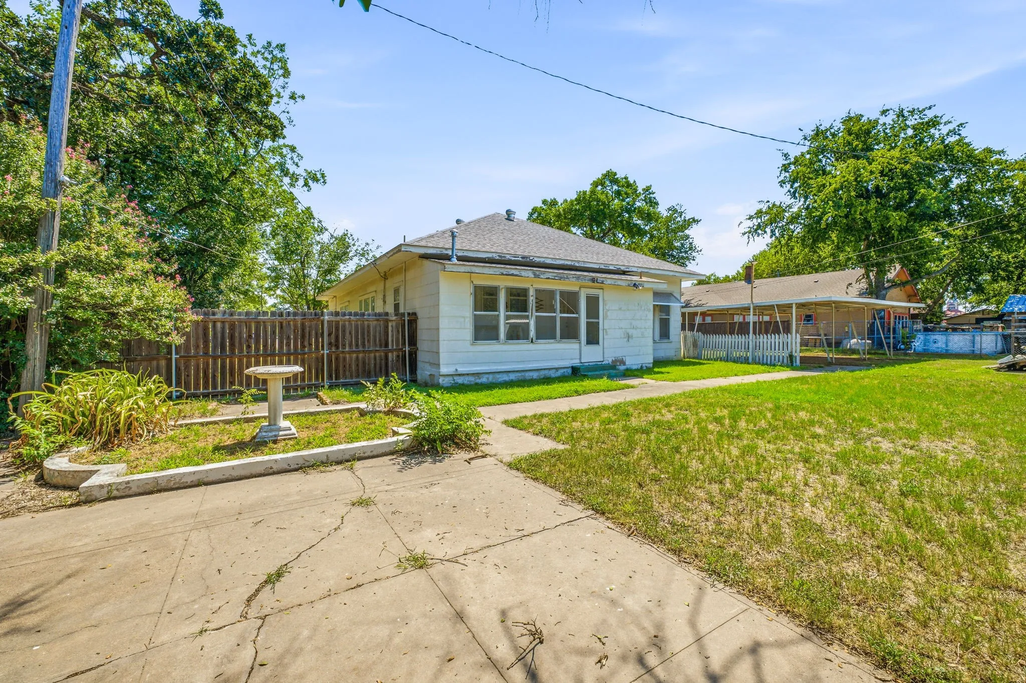 Single Family Residence For Sale in Erath County , 648 N Belknap Street, Stephenville, Texas 76401, 3 Bedroom, 2 Bathroom, Garage spaces, 1,606 Sqft, built in 1950, mls#21320273, Real Estate Agent in Stephenville, Homes For Sale in Erath county, Homes For Sale in Stephenville, Realtor in Stephenville Texas, Real Estate Brokerage Independent Realty Texas, Luminita Cordes Realtor