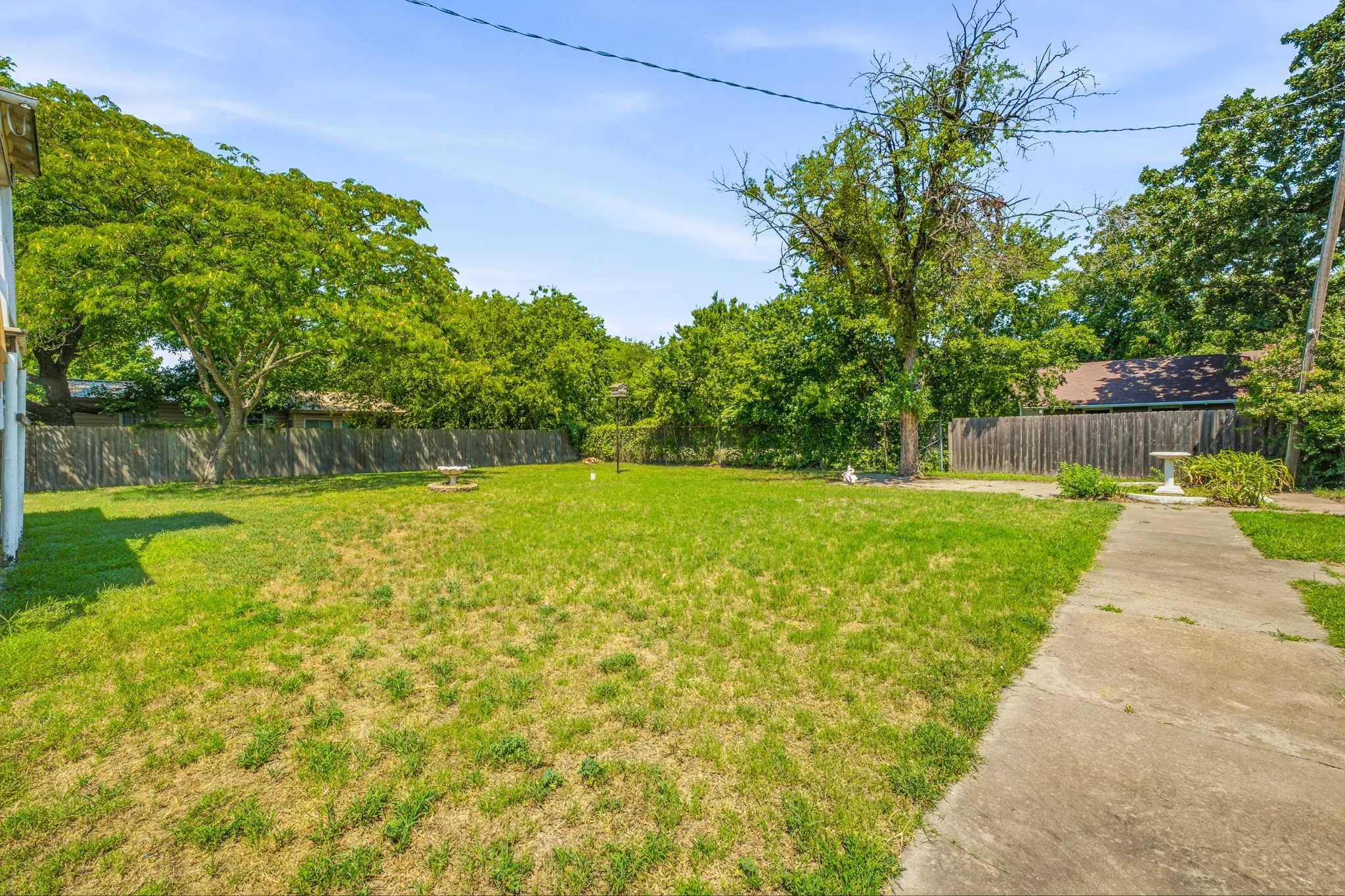 Single Family Residence For Sale in Erath County , 648 N Belknap Street, Stephenville, Texas 76401, 3 Bedroom, 2 Bathroom, Garage spaces, 1,606 Sqft, built in 1950, mls#21320273, Real Estate Agent in Stephenville, Homes For Sale in Erath county, Homes For Sale in Stephenville, Realtor in Stephenville Texas, Real Estate Brokerage Independent Realty Texas, Luminita Cordes Realtor