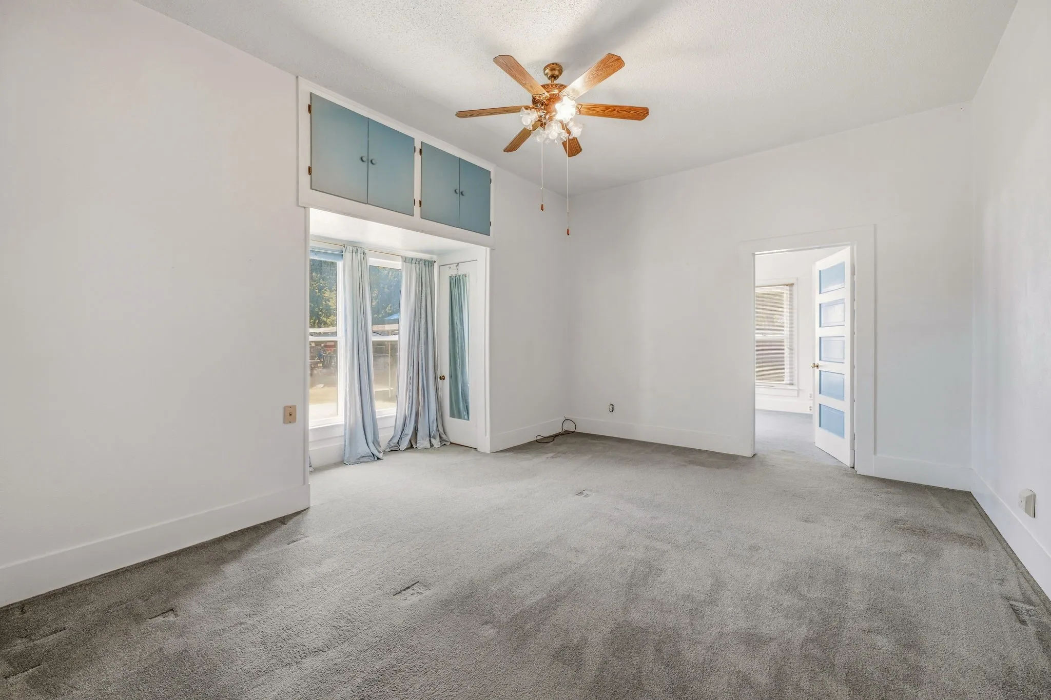Single Family Residence For Sale in Erath County , 648 N Belknap Street, Stephenville, Texas 76401, 3 Bedroom, 2 Bathroom, Garage spaces, 1,606 Sqft, built in 1950, mls#21320273, Real Estate Agent in Stephenville, Homes For Sale in Erath county, Homes For Sale in Stephenville, Realtor in Stephenville Texas, Real Estate Brokerage Independent Realty Texas, Luminita Cordes Realtor