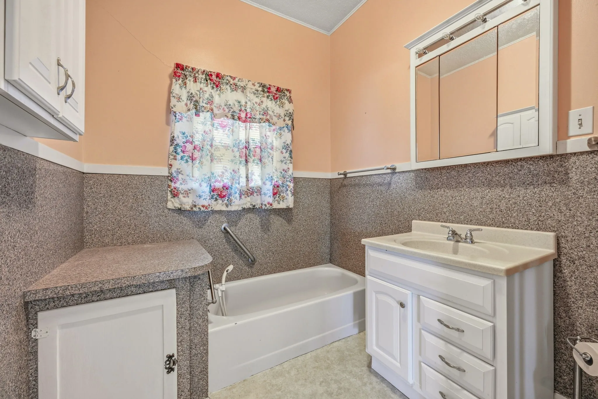 Single Family Residence For Sale in Erath County , 648 N Belknap Street, Stephenville, Texas 76401, 3 Bedroom, 2 Bathroom, Garage spaces, 1,606 Sqft, built in 1950, mls#21320273, Real Estate Agent in Stephenville, Homes For Sale in Erath county, Homes For Sale in Stephenville, Realtor in Stephenville Texas, Real Estate Brokerage Independent Realty Texas, Luminita Cordes Realtor