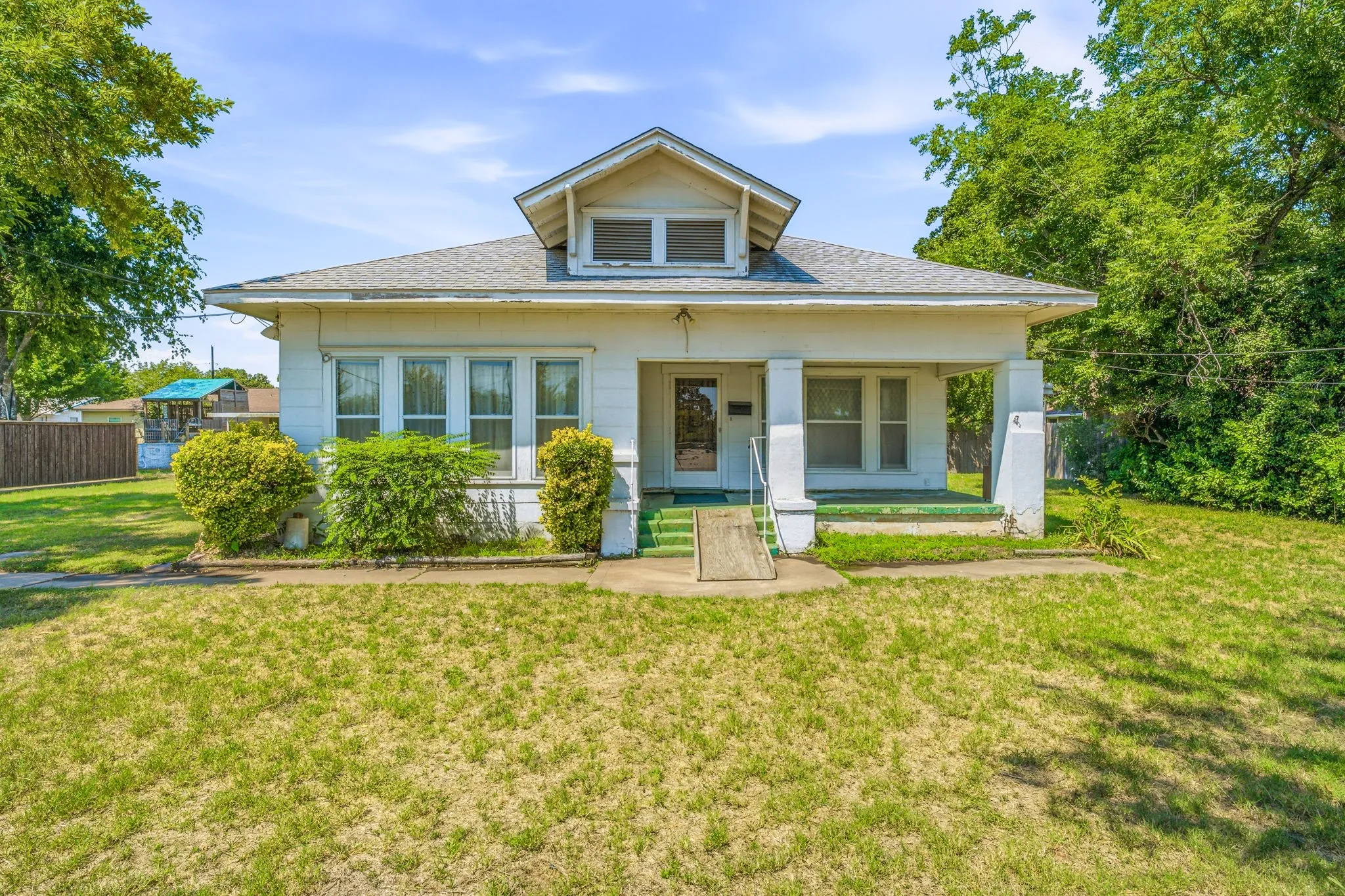 Single Family Residence For Sale in Erath County , 648 N Belknap Street, Stephenville, Texas 76401, 3 Bedroom, 2 Bathroom, Garage spaces, 1,606 Sqft, built in 1950, mls#21320273, Real Estate Agent in Stephenville, Homes For Sale in Erath county, Homes For Sale in Stephenville, Realtor in Stephenville Texas, Real Estate Brokerage Independent Realty Texas, Luminita Cordes Realtor