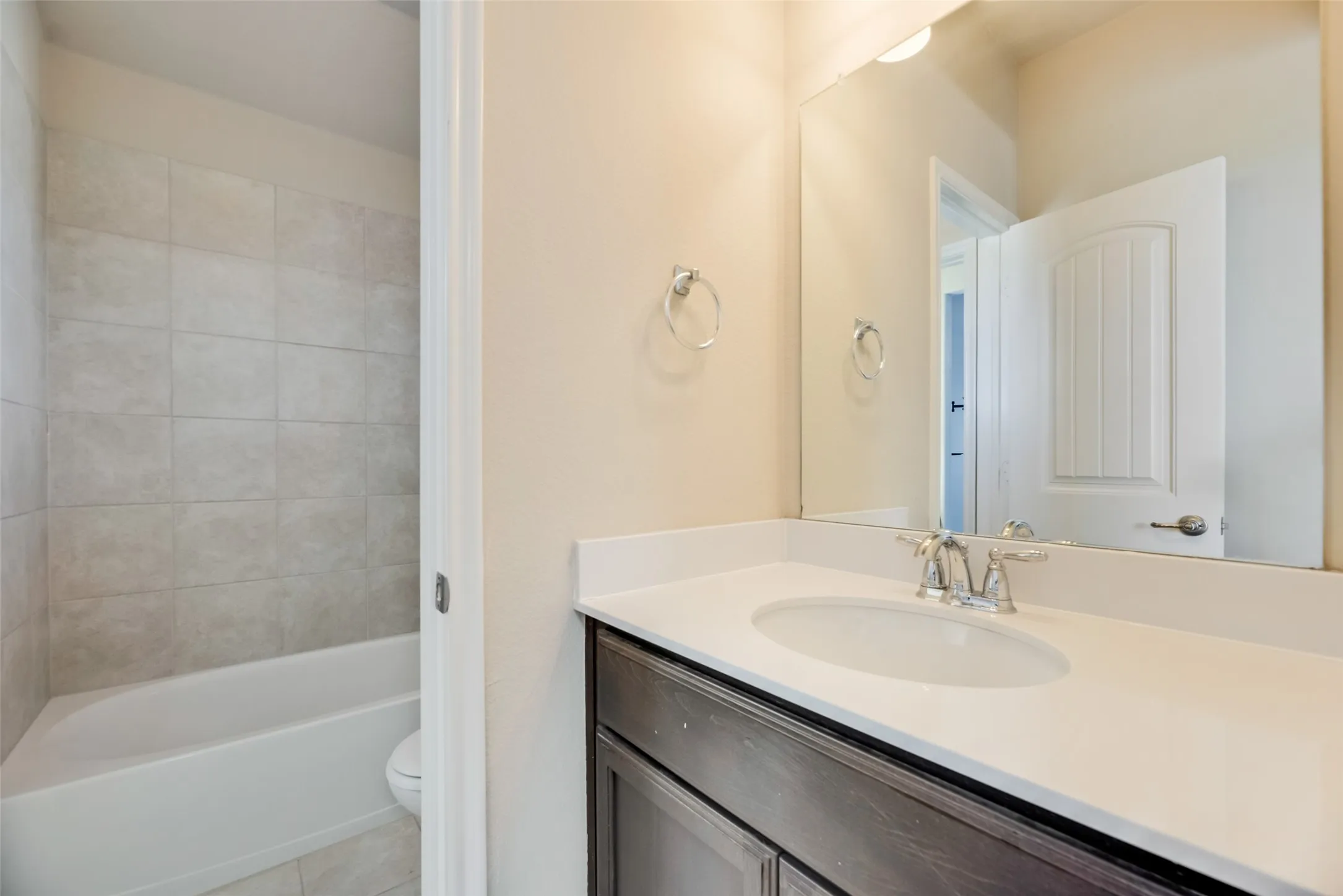Single Family Residence For Rent in Collin County , 9825 Prairie Dog Lane, Mc Kinney, Texas 75071, 4 Bedroom, 4 Bathroom, 2 Garage spaces, 2,223 Sqft, built in 2016, mls#21318186, Real Estate Agent in Mc Kinney, Homes For Rent in Collin county, Homes For Rent in Mc Kinney, Realtor in Mc Kinney Texas, Real Estate Brokerage Independent Realty Texas, Luminita Cordes Realtor