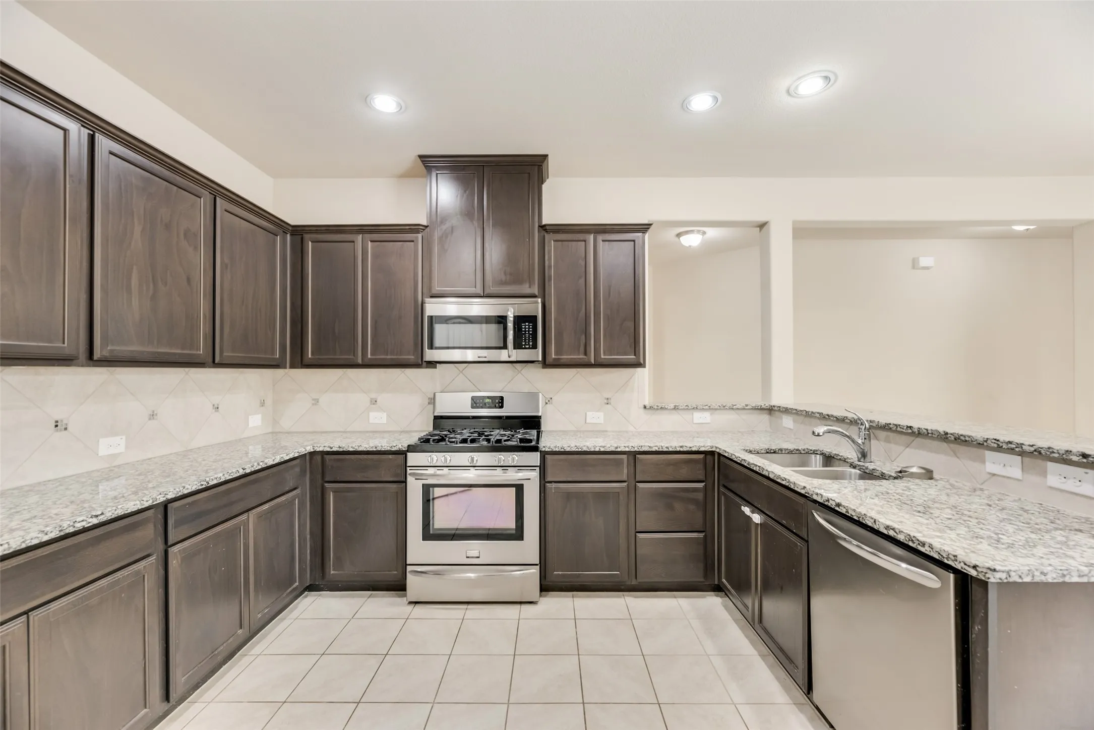 Single Family Residence For Rent in Collin County , 9825 Prairie Dog Lane, Mc Kinney, Texas 75071, 4 Bedroom, 4 Bathroom, 2 Garage spaces, 2,223 Sqft, built in 2016, mls#21318186, Real Estate Agent in Mc Kinney, Homes For Rent in Collin county, Homes For Rent in Mc Kinney, Realtor in Mc Kinney Texas, Real Estate Brokerage Independent Realty Texas, Luminita Cordes Realtor
