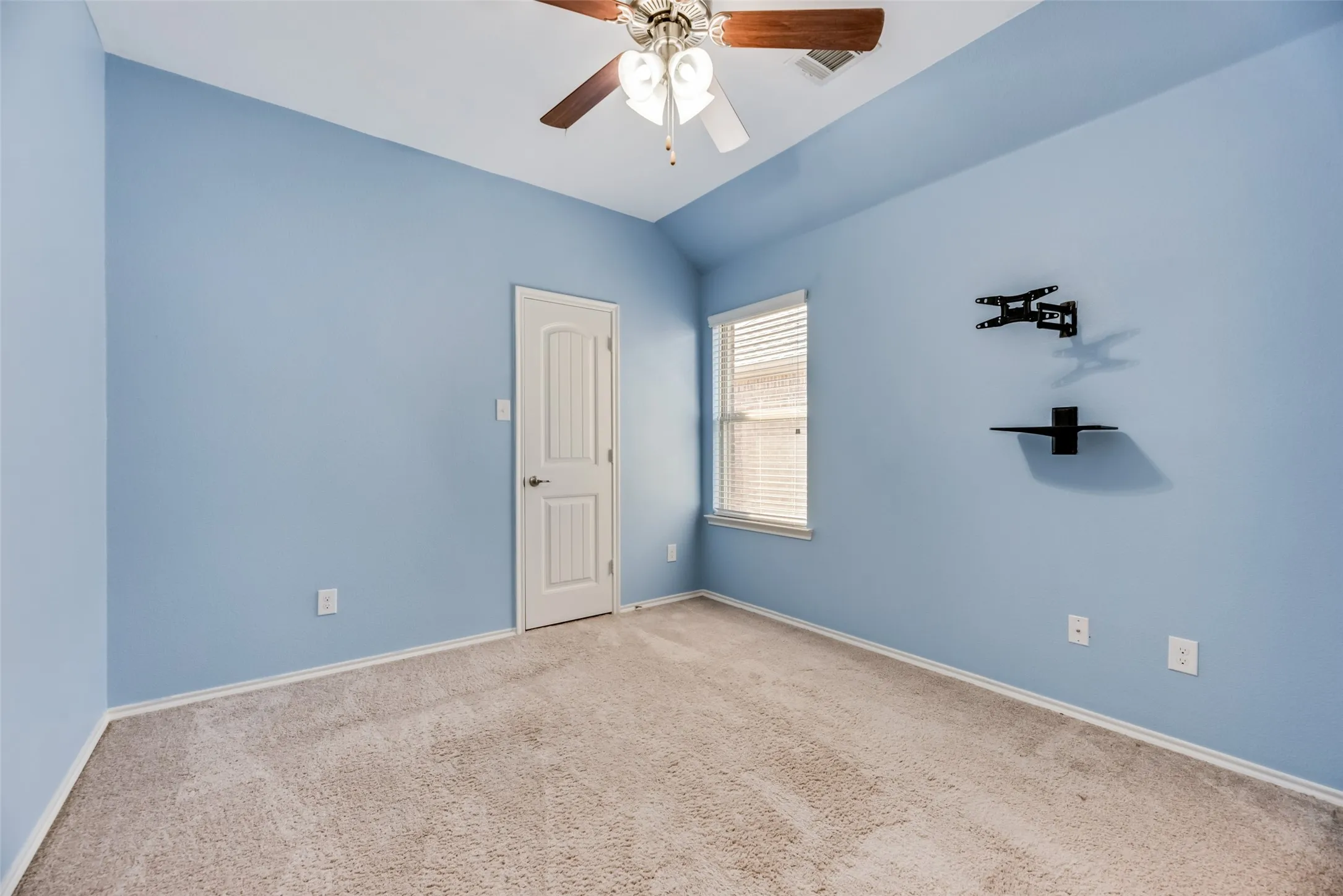 Single Family Residence For Rent in Collin County , 9825 Prairie Dog Lane, Mc Kinney, Texas 75071, 4 Bedroom, 4 Bathroom, 2 Garage spaces, 2,223 Sqft, built in 2016, mls#21318186, Real Estate Agent in Mc Kinney, Homes For Rent in Collin county, Homes For Rent in Mc Kinney, Realtor in Mc Kinney Texas, Real Estate Brokerage Independent Realty Texas, Luminita Cordes Realtor