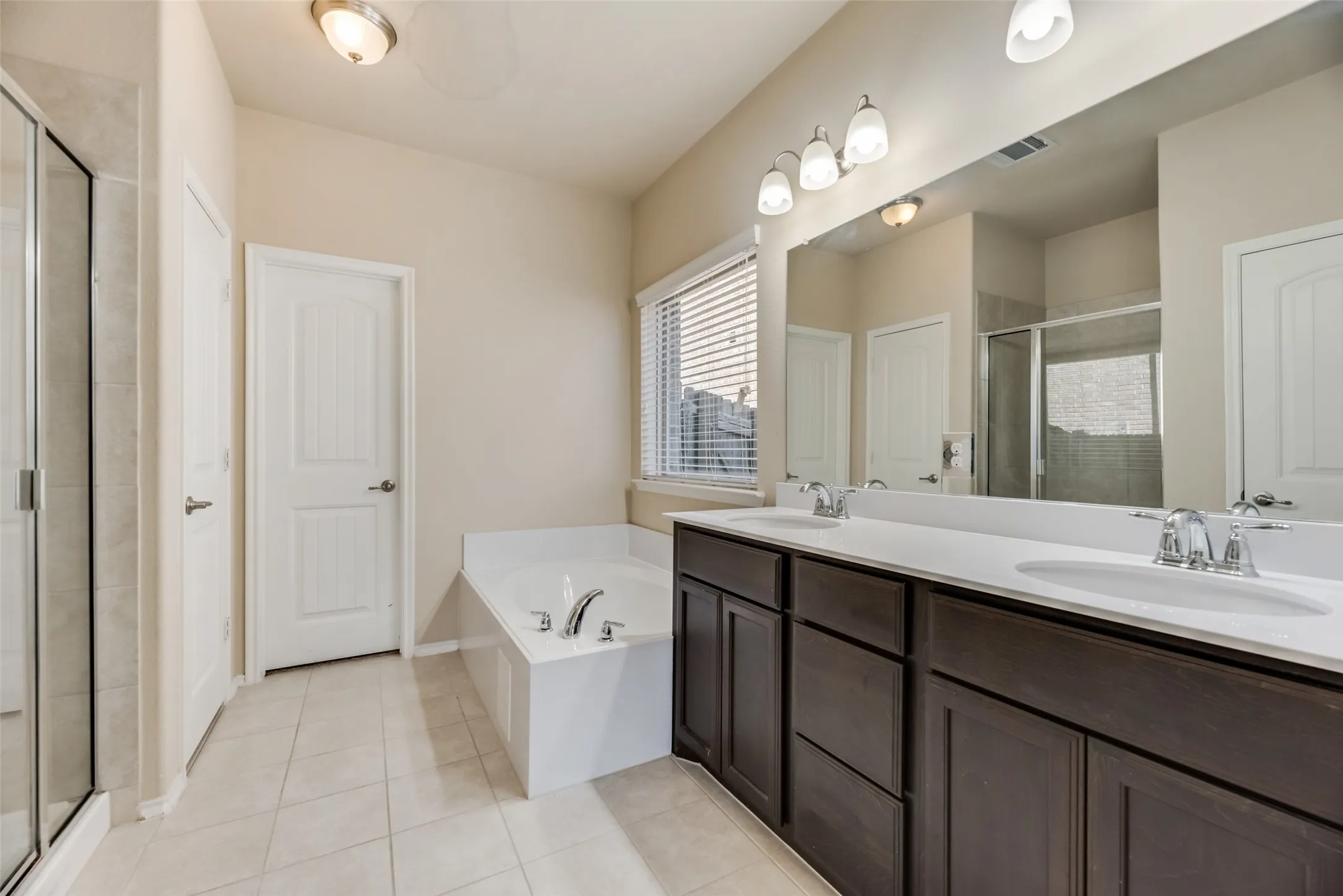 Single Family Residence For Rent in Collin County , 9825 Prairie Dog Lane, Mc Kinney, Texas 75071, 4 Bedroom, 4 Bathroom, 2 Garage spaces, 2,223 Sqft, built in 2016, mls#21318186, Real Estate Agent in Mc Kinney, Homes For Rent in Collin county, Homes For Rent in Mc Kinney, Realtor in Mc Kinney Texas, Real Estate Brokerage Independent Realty Texas, Luminita Cordes Realtor