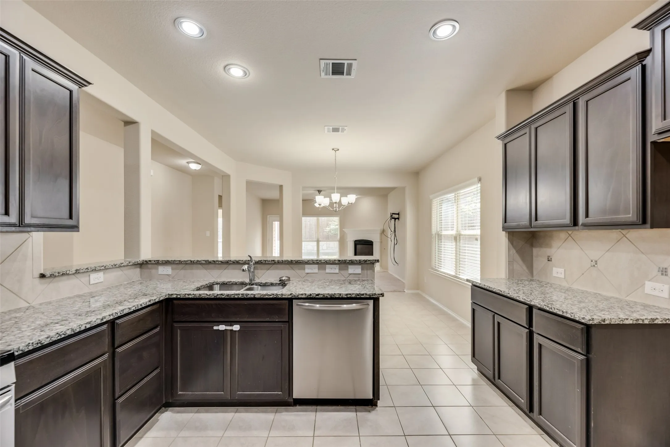 Single Family Residence For Rent in Collin County , 9825 Prairie Dog Lane, Mc Kinney, Texas 75071, 4 Bedroom, 4 Bathroom, 2 Garage spaces, 2,223 Sqft, built in 2016, mls#21318186, Real Estate Agent in Mc Kinney, Homes For Rent in Collin county, Homes For Rent in Mc Kinney, Realtor in Mc Kinney Texas, Real Estate Brokerage Independent Realty Texas, Luminita Cordes Realtor