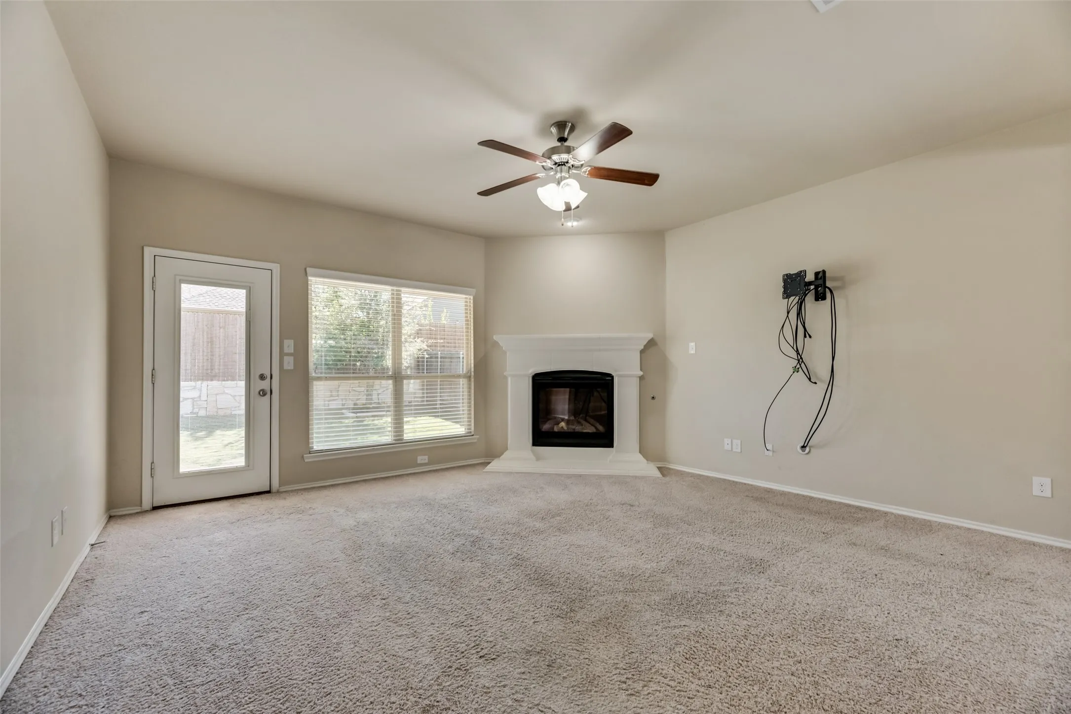 Single Family Residence For Rent in Collin County , 9825 Prairie Dog Lane, Mc Kinney, Texas 75071, 4 Bedroom, 4 Bathroom, 2 Garage spaces, 2,223 Sqft, built in 2016, mls#21318186, Real Estate Agent in Mc Kinney, Homes For Rent in Collin county, Homes For Rent in Mc Kinney, Realtor in Mc Kinney Texas, Real Estate Brokerage Independent Realty Texas, Luminita Cordes Realtor
