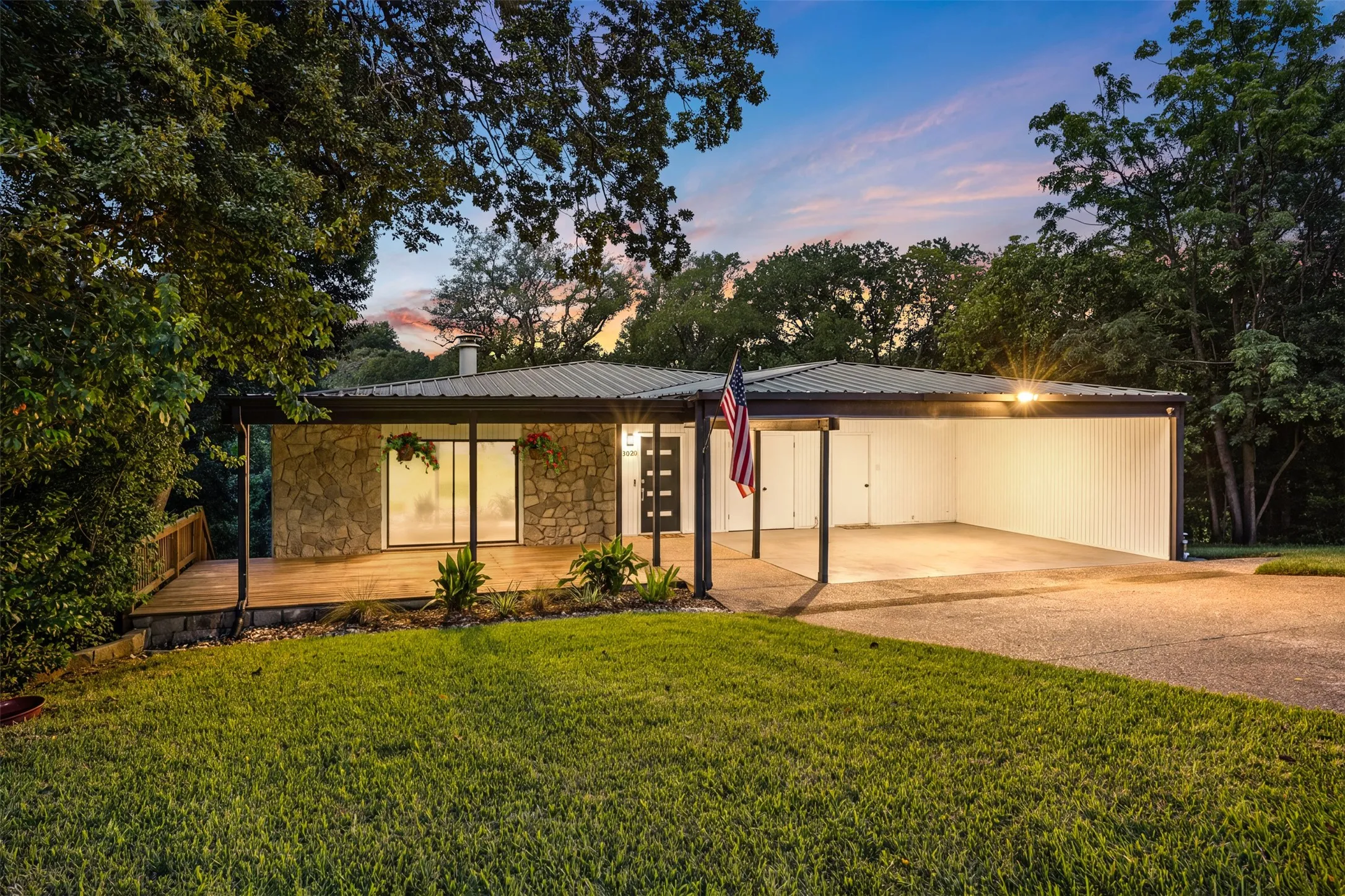 Single Family Residence For Sale in Mc Lennan County , 3020 N 43rd Street, Waco, Texas 76710, 3 Bedroom, 2 Bathroom, 2 Garage spaces, 2,104 Sqft, built in 1978, mls#21320164, Real Estate Agent in Waco, Homes For Sale in Mc Lennan county, Homes For Sale in Waco, Realtor in Waco Texas, Real Estate Brokerage Independent Realty Texas, Luminita Cordes Realtor