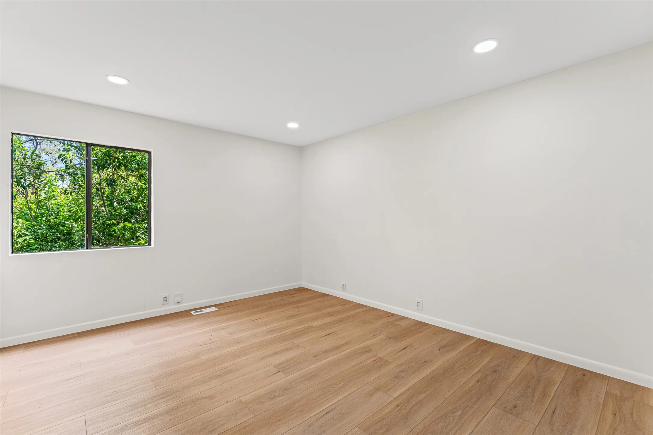 Single Family Residence For Sale in Mc Lennan County , 3020 N 43rd Street, Waco, Texas 76710, 3 Bedroom, 2 Bathroom, 2 Garage spaces, 2,104 Sqft, built in 1978, mls#21320164, Real Estate Agent in Waco, Homes For Sale in Mc Lennan county, Homes For Sale in Waco, Realtor in Waco Texas, Real Estate Brokerage Independent Realty Texas, Luminita Cordes Realtor