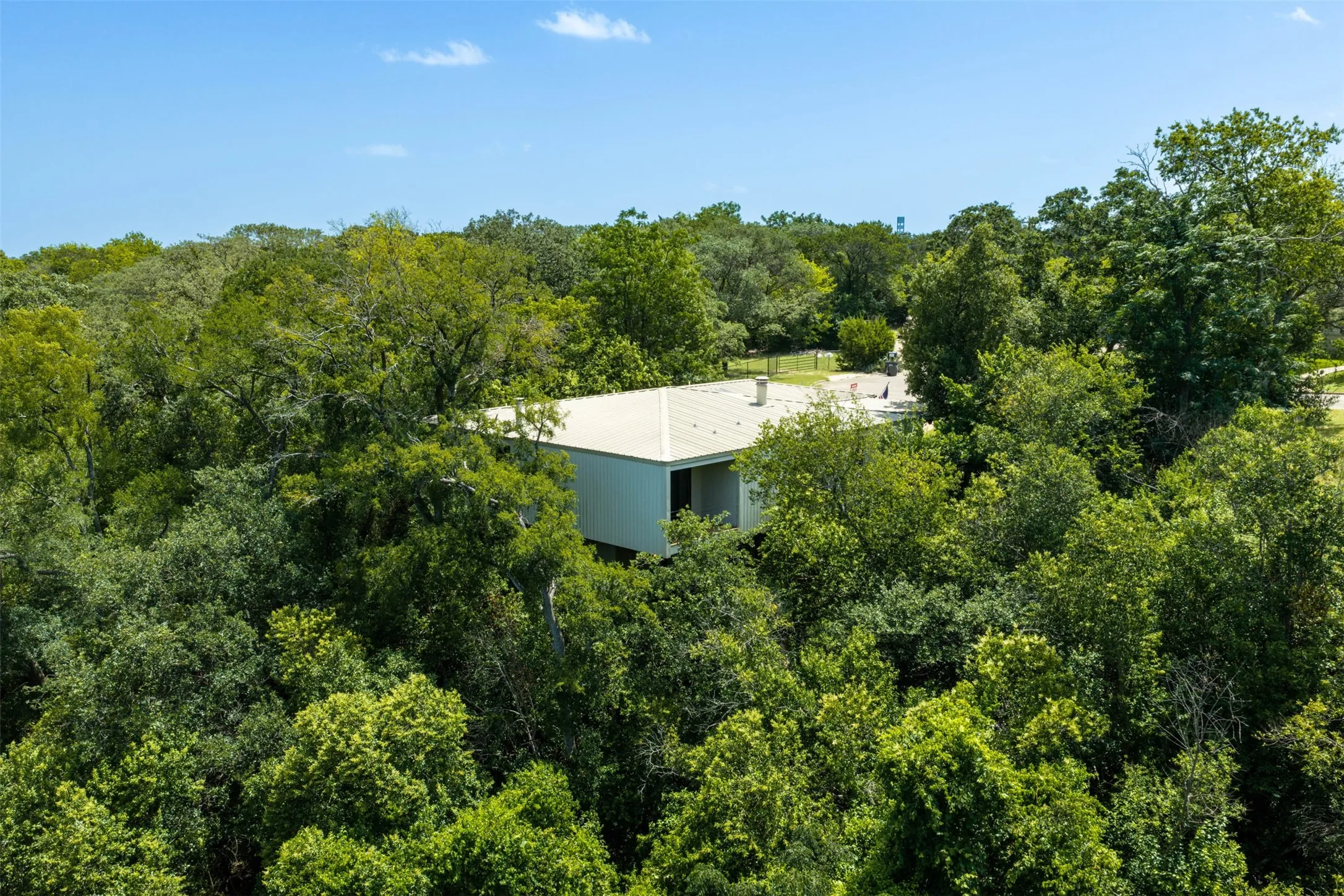 Single Family Residence For Sale in Mc Lennan County , 3020 N 43rd Street, Waco, Texas 76710, 3 Bedroom, 2 Bathroom, 2 Garage spaces, 2,104 Sqft, built in 1978, mls#21320164, Real Estate Agent in Waco, Homes For Sale in Mc Lennan county, Homes For Sale in Waco, Realtor in Waco Texas, Real Estate Brokerage Independent Realty Texas, Luminita Cordes Realtor