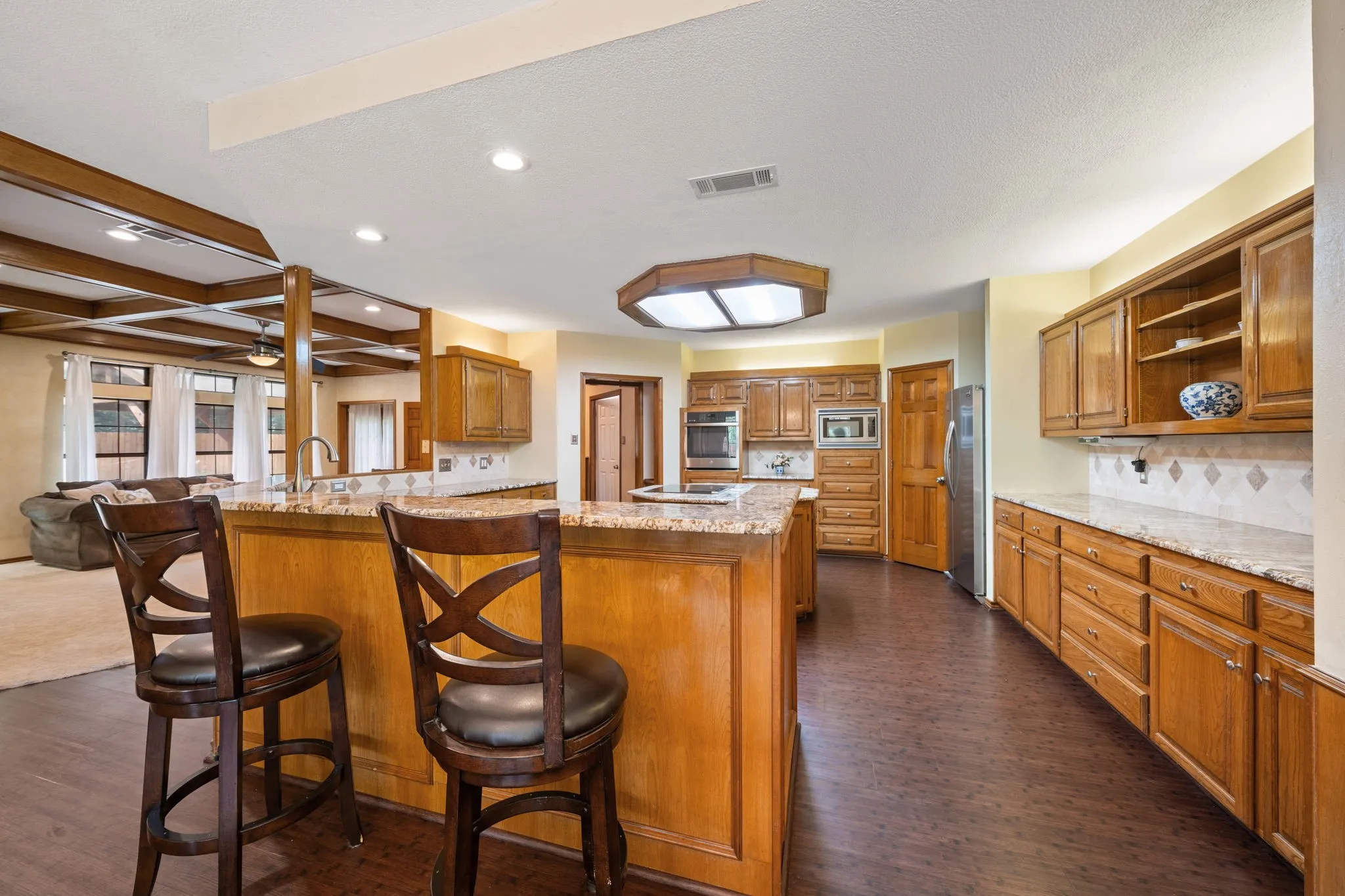 Single Family Residence For Sale in Hunt County , 1023 County Road 3310, Greenville, Texas 75402, 3 Bedroom, 4 Bathroom, 5 Garage spaces, 3,138 Sqft, built in 1987, mls#21316941, Real Estate Agent in Greenville, Homes For Sale in Hunt county, Homes For Sale in Greenville, Realtor in Greenville Texas, Real Estate Brokerage Independent Realty Texas, Luminita Cordes Realtor