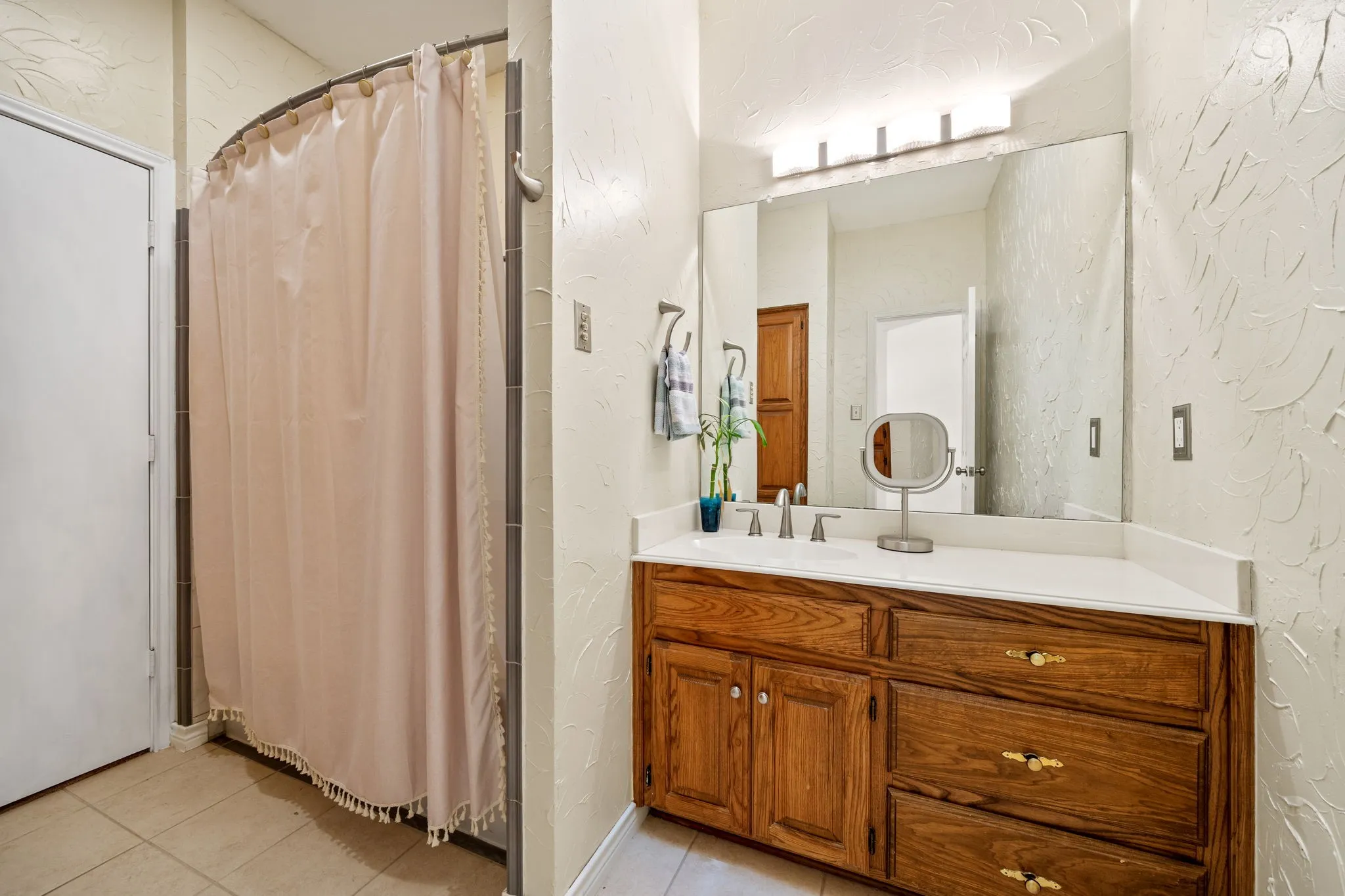 Single Family Residence For Sale in Hunt County , 1023 County Road 3310, Greenville, Texas 75402, 3 Bedroom, 4 Bathroom, 5 Garage spaces, 3,138 Sqft, built in 1987, mls#21316941, Real Estate Agent in Greenville, Homes For Sale in Hunt county, Homes For Sale in Greenville, Realtor in Greenville Texas, Real Estate Brokerage Independent Realty Texas, Luminita Cordes Realtor